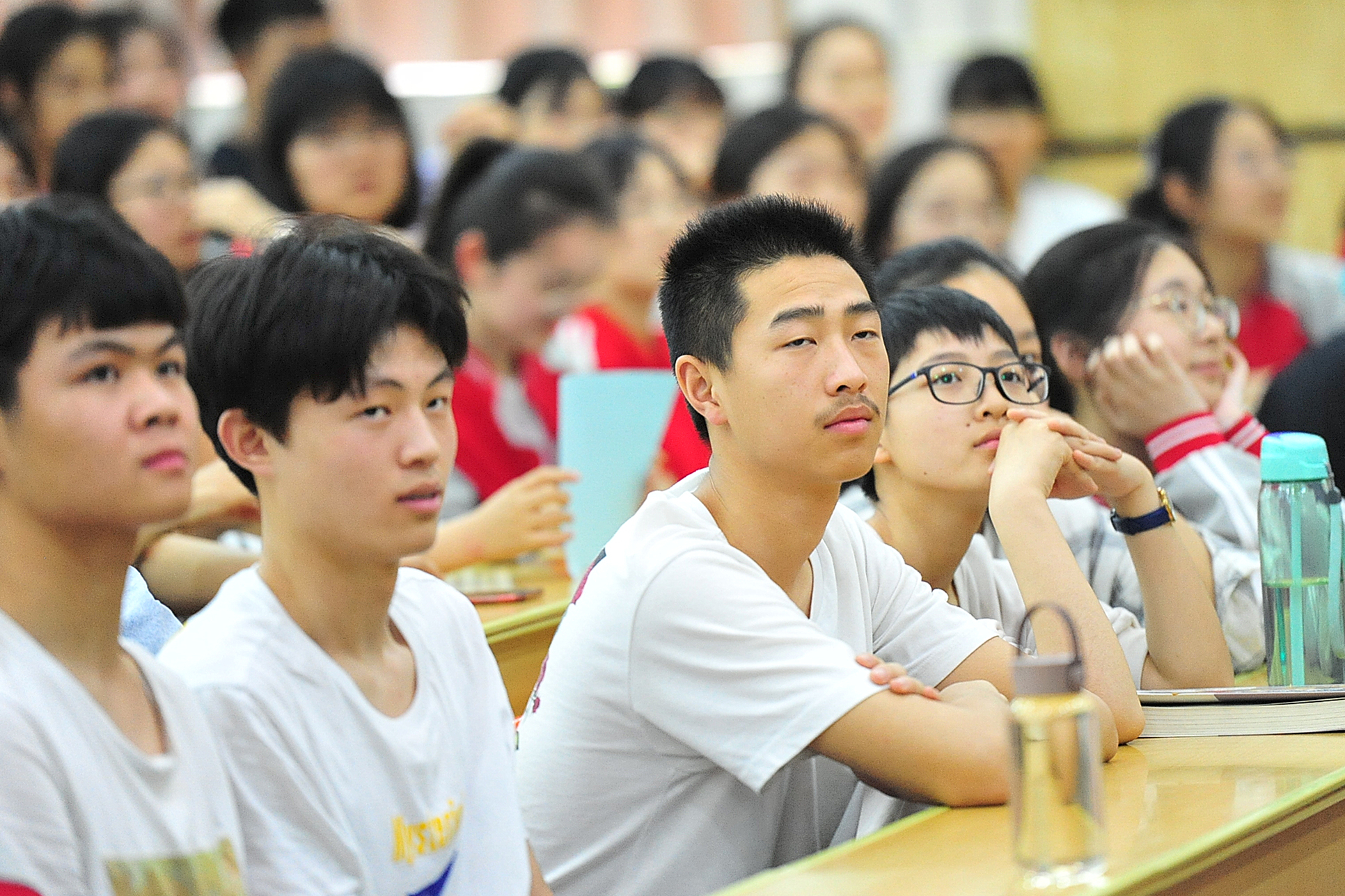 郑州102中学举办民族魂中国梦经典诵读比赛