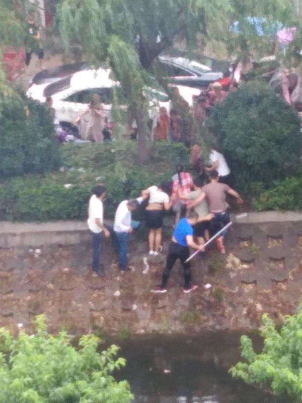事发驻马店!母女争执双双落入水中,危急时刻,民警跳河救人