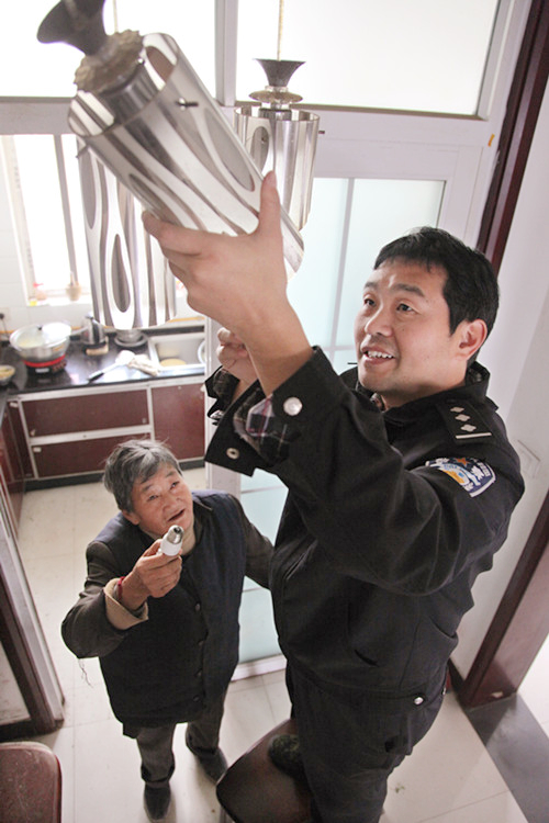 视频从高叔叔到高爸爸焦作片警高全军的大爱之路