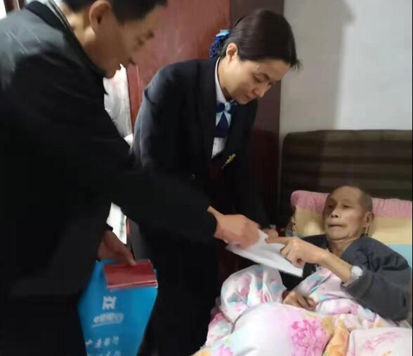 另据了解，近日，该支行主动上门为生活无法自理老人办理核保服务，解决了客户难题