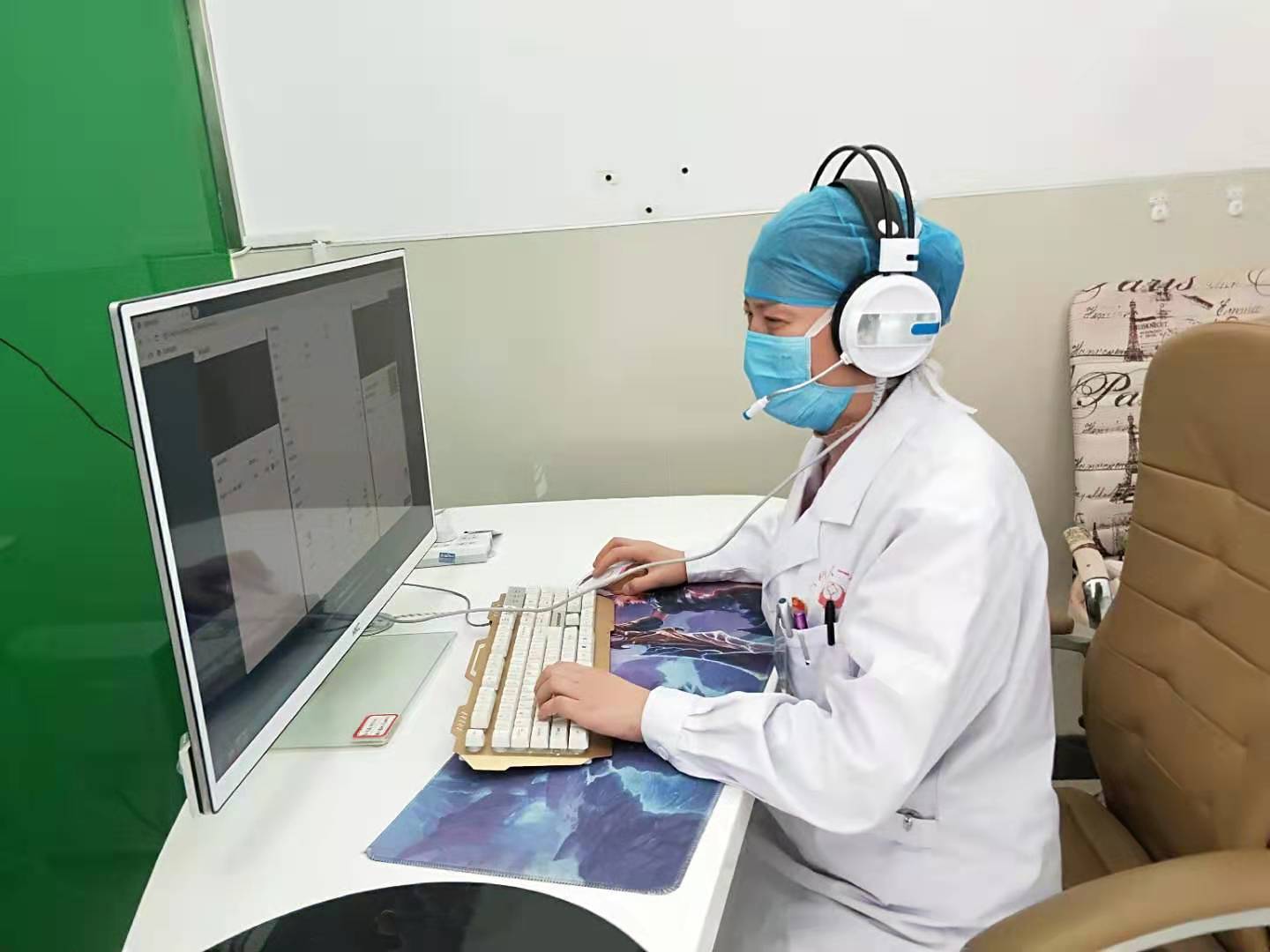 仅仅1月28日当日,该医院互联网医院线上问诊患者达到了约810人次,其中