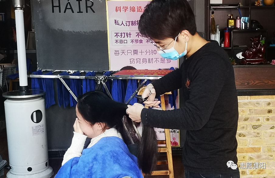 爱心义务理发服务一片赤诚剪青丝抗击疫情缘有爱