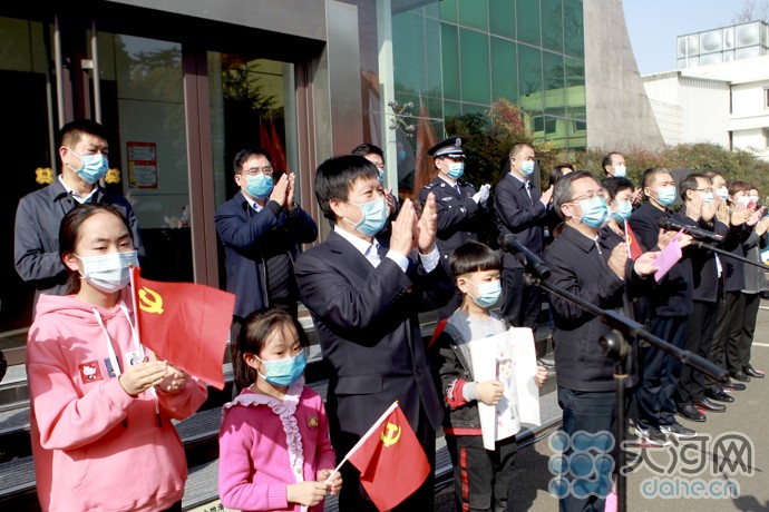 【医疗】春分至，英雄归！平顶山首批支援湖北白衣战士凯旋 市民夹道欢迎