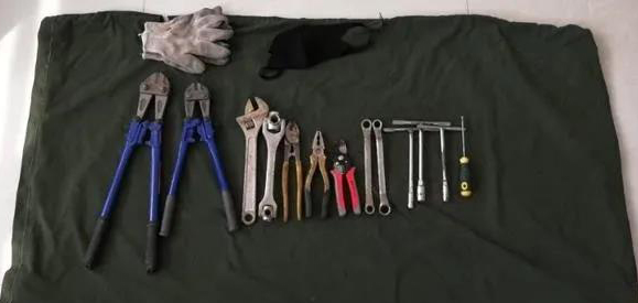 『电瓶』疫情当前，俩“口罩男”疯狂作案偷电瓶……被揪出来了！