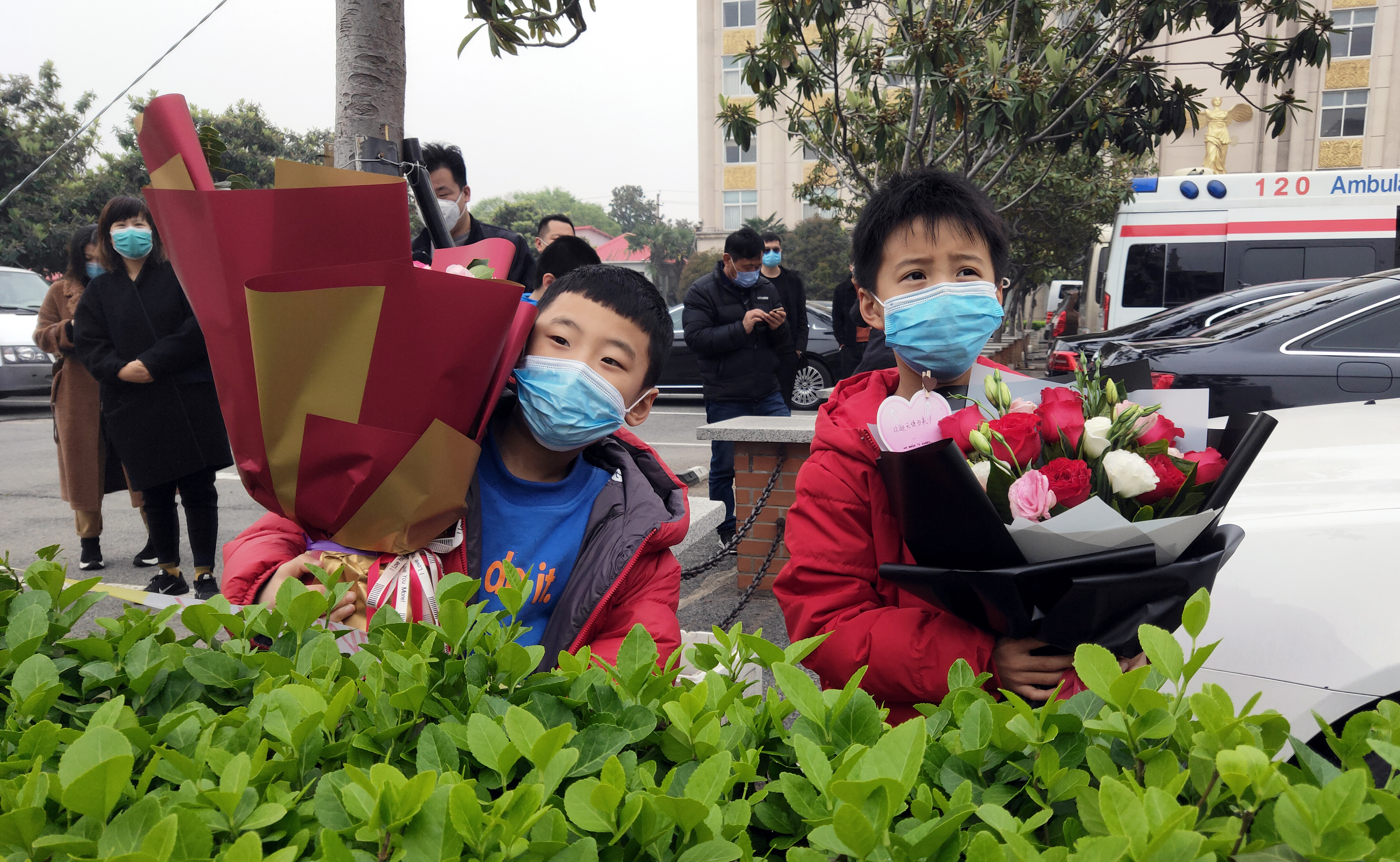 漯河@漯河47名支援湖北医护解除观察，最想吃火锅和妈妈的手擀面！