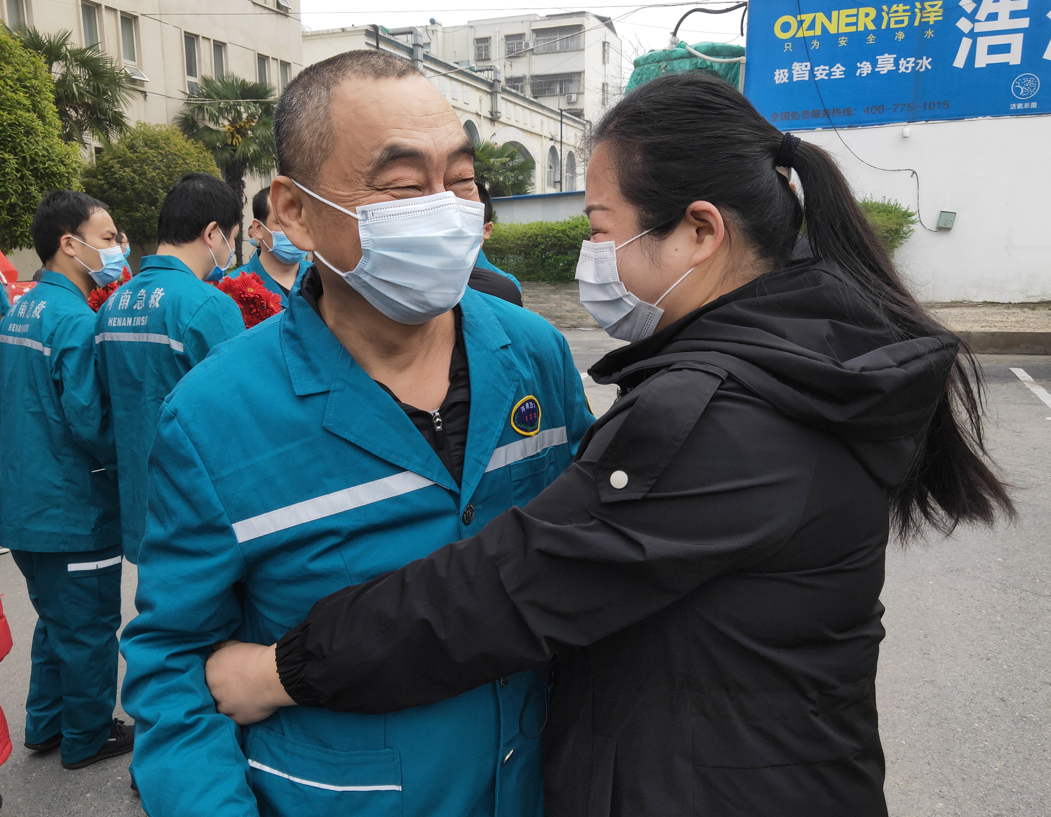 漯河@漯河47名支援湖北医护解除观察，最想吃火锅和妈妈的手擀面！