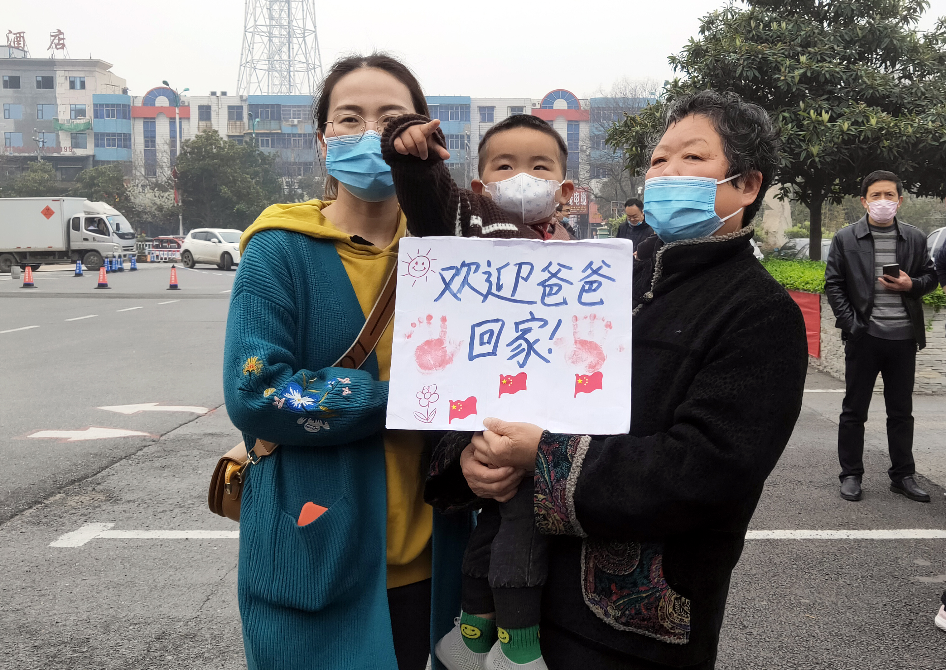 漯河@漯河47名支援湖北医护解除观察，最想吃火锅和妈妈的手擀面！