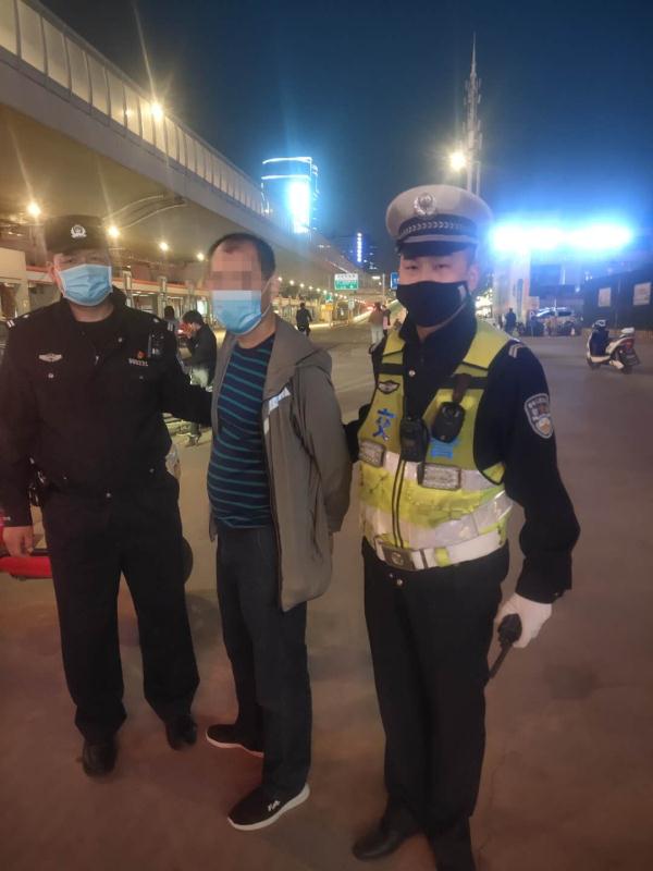 『辅警』“杨华民岗”辅警勇擒小偷，市民点赞