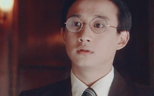 从此以后,在《橘子红了》《夜半歌声》《家》《四世同堂》里,黄磊的