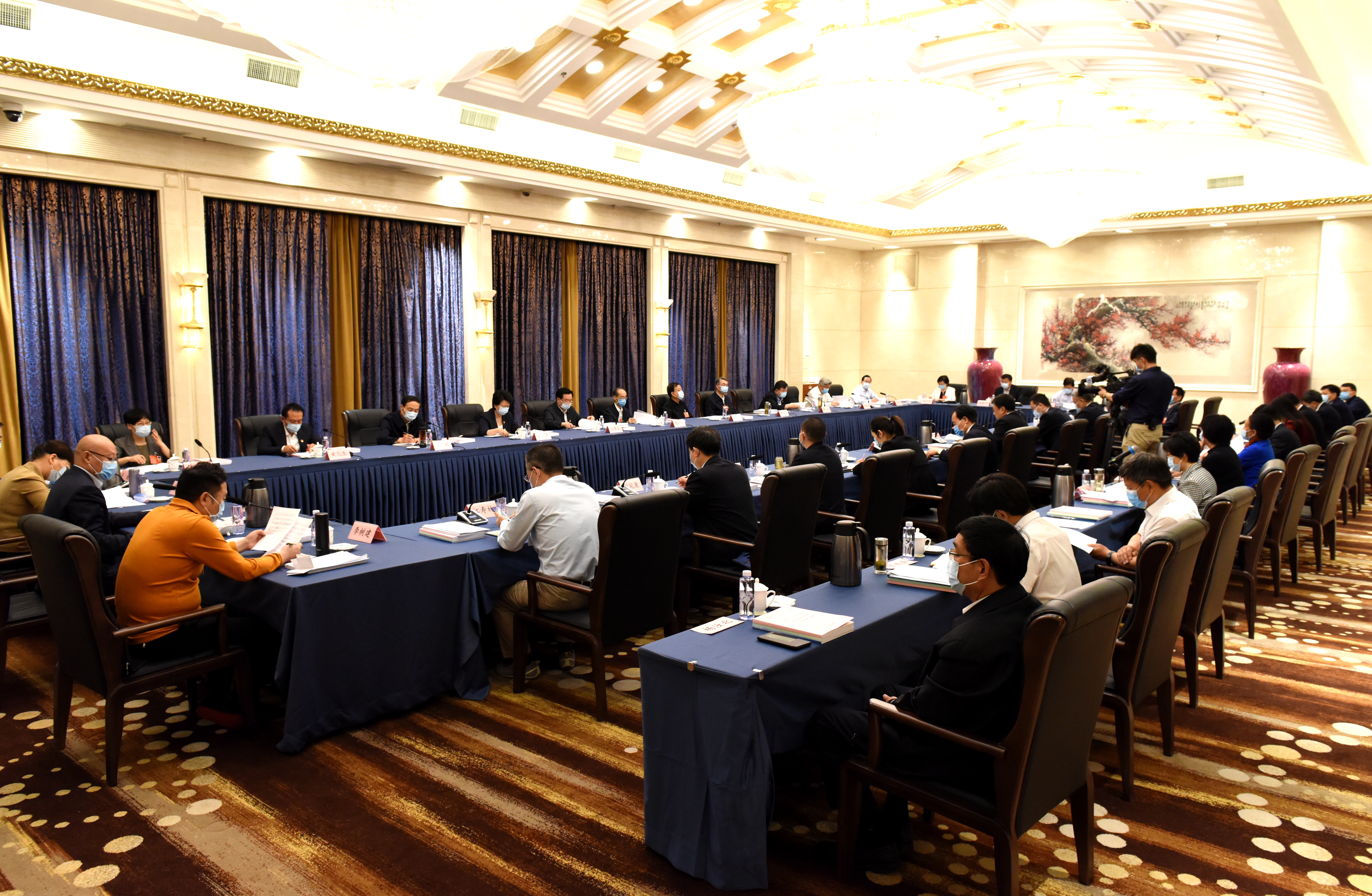 组图：河南代表团举行小组会议审议政府工作报告