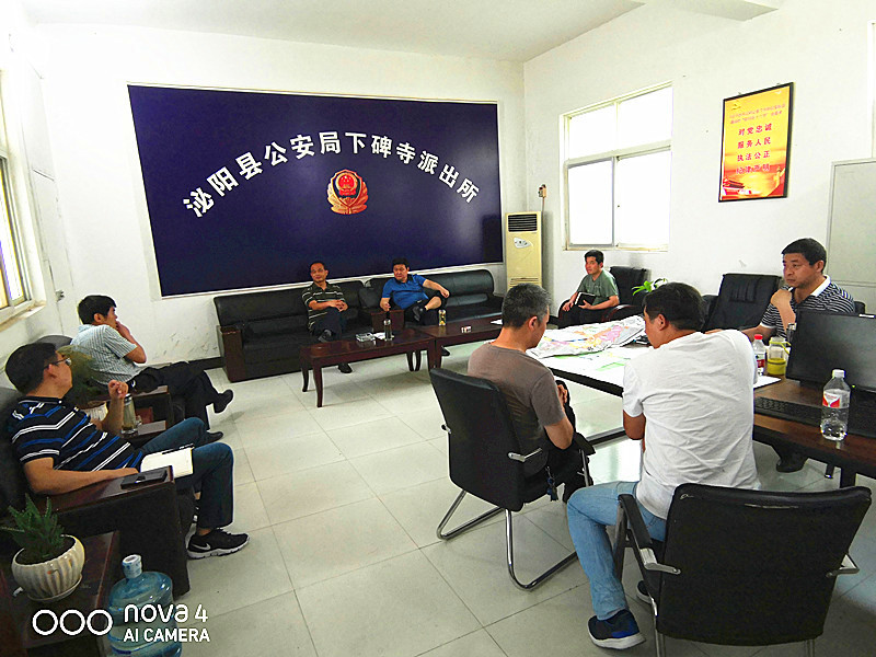 法制男子持斧头砍死邻居逃进深山，警方奋战60小时抓捕……