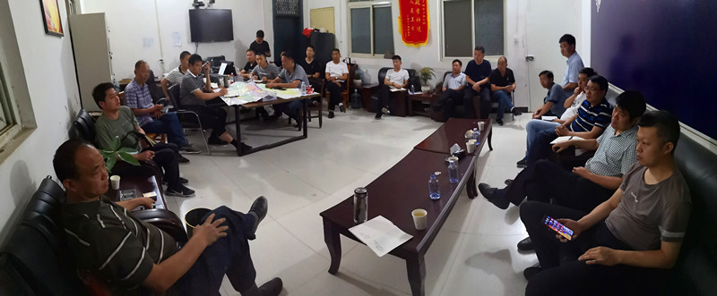 法制男子持斧头砍死邻居逃进深山，警方奋战60小时抓捕……