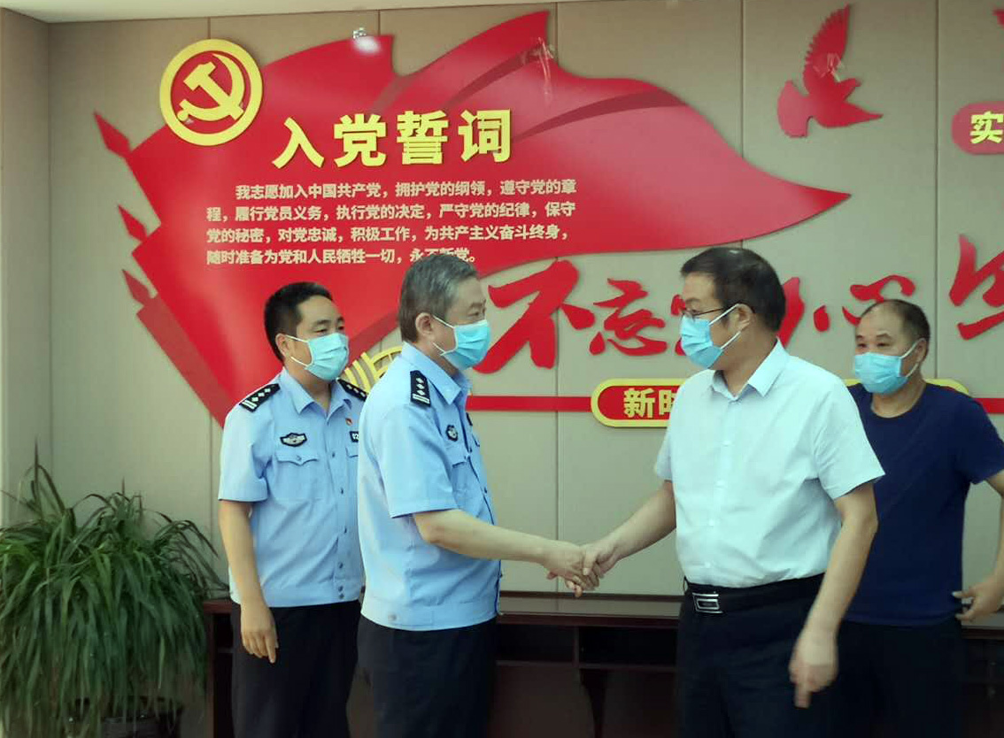 我们孟津公安异地值警,身负重伤,人地两疏,情况危急,你们全力抢救挽救