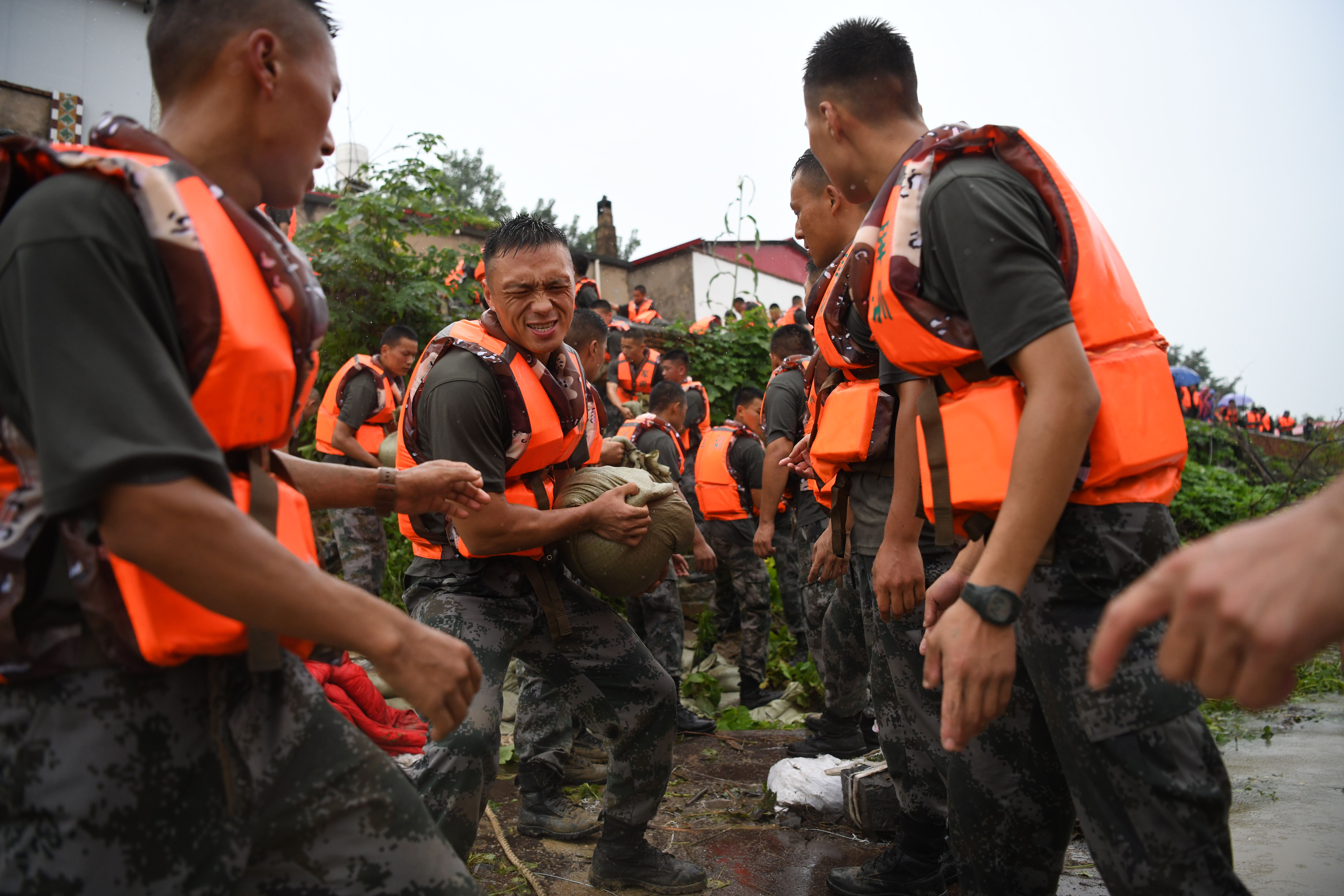 中国军情|史灌河出现管涌 500官兵奋战25小时处理险情