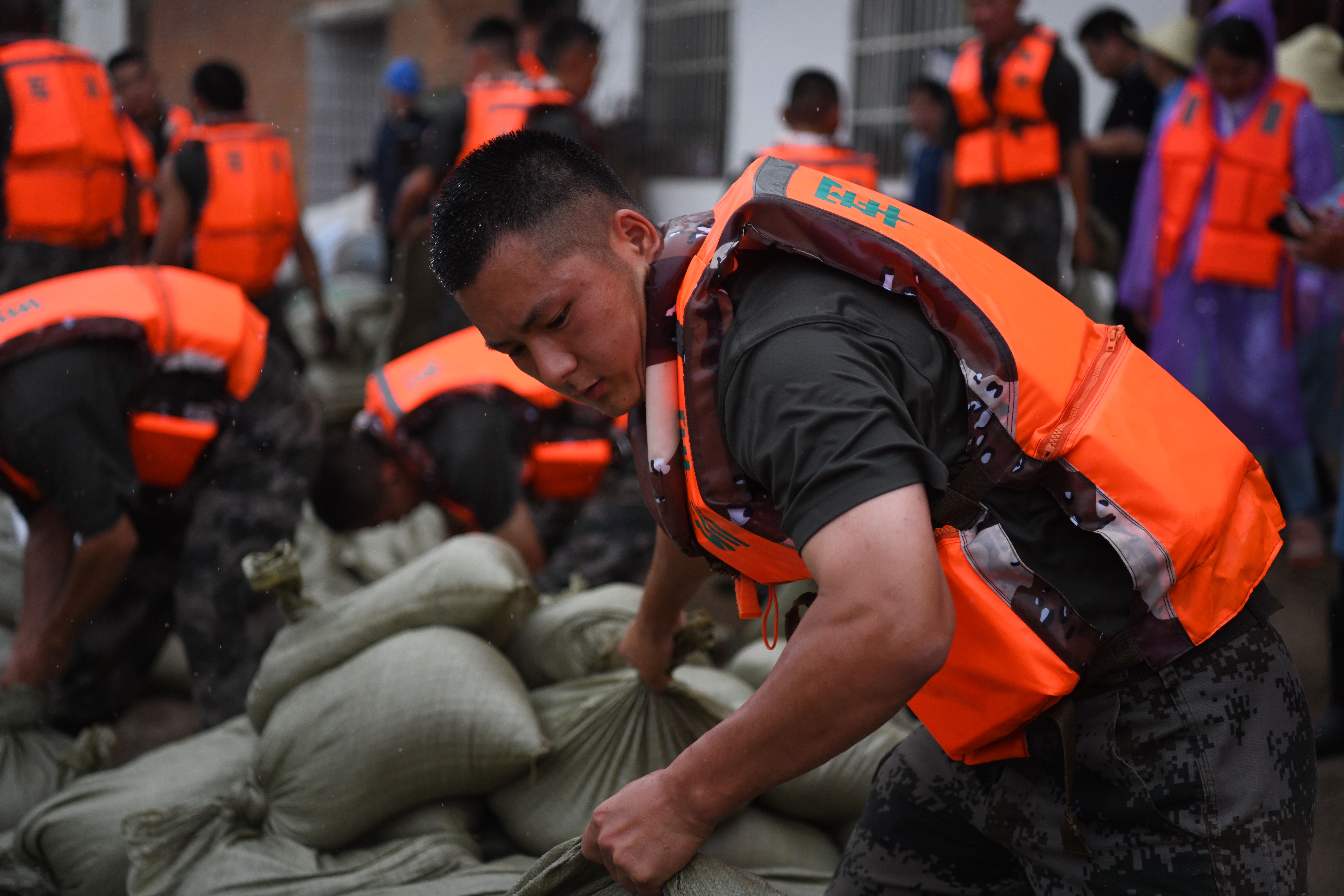 中国军情|史灌河出现管涌 500官兵奋战25小时处理险情