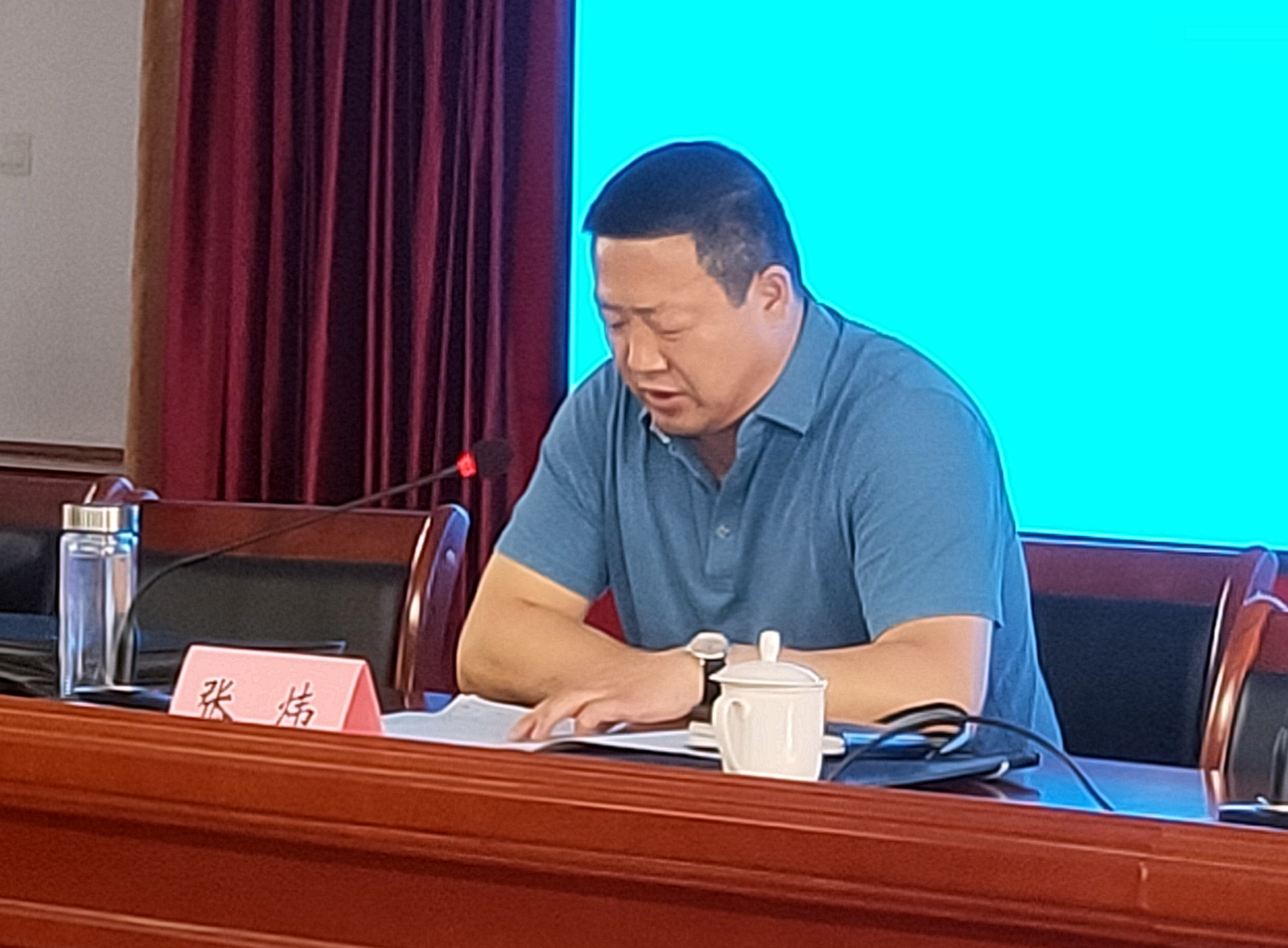 张炜表示,漯河市各级工会,人社部门要坚决贯彻落实中央,省,市的决策