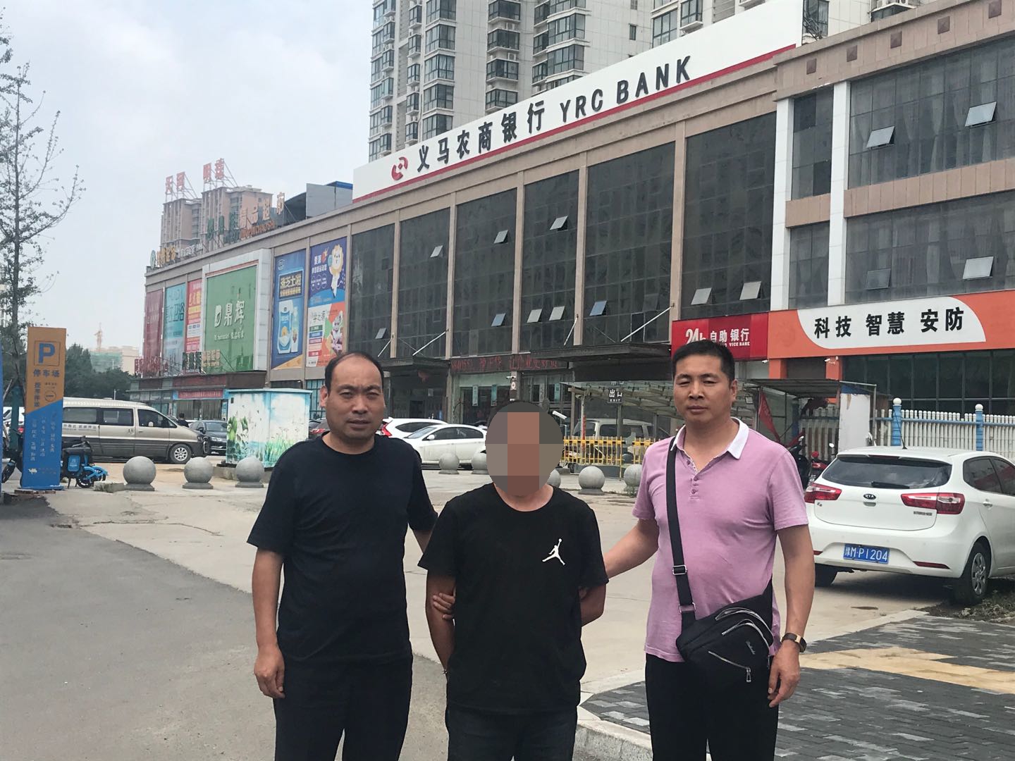 自行车|骑自行车去盗窃，这个盗贼终栽了！