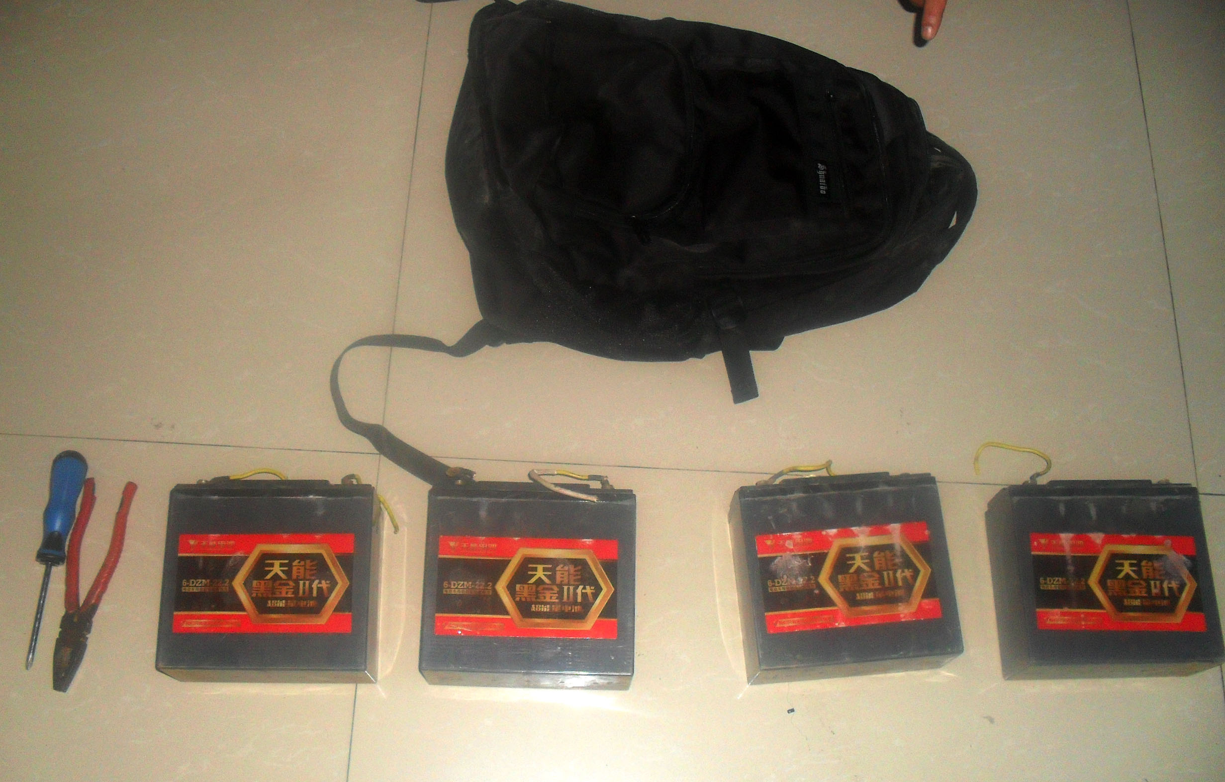 电瓶|三少年结伙偷电瓶 只为筹钱上网打游戏