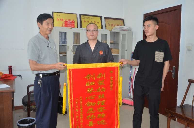 法官|去伪存真公正审案 当事人送锦旗感谢“刁钻”法官