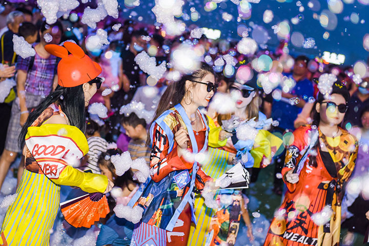 云台山电音节吸引众多年轻人打卡.jpg