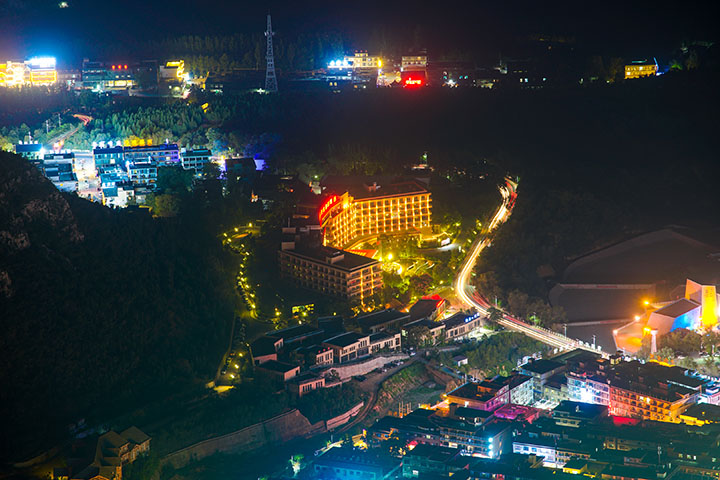 云台山岸上小镇夜景.jpg