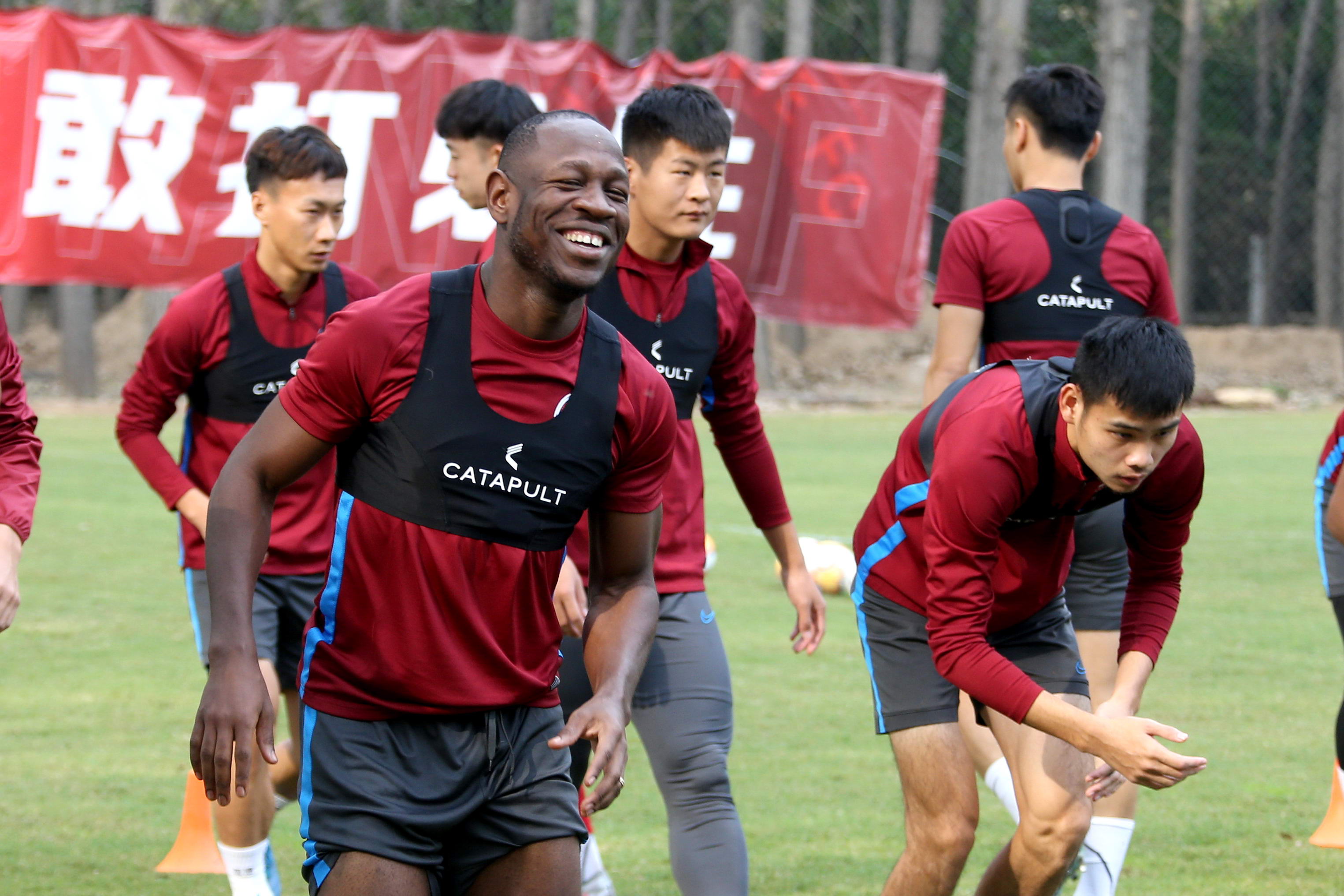 |专访｜建业新帅哈维尔首度公开亮相，带队保级信心几何？