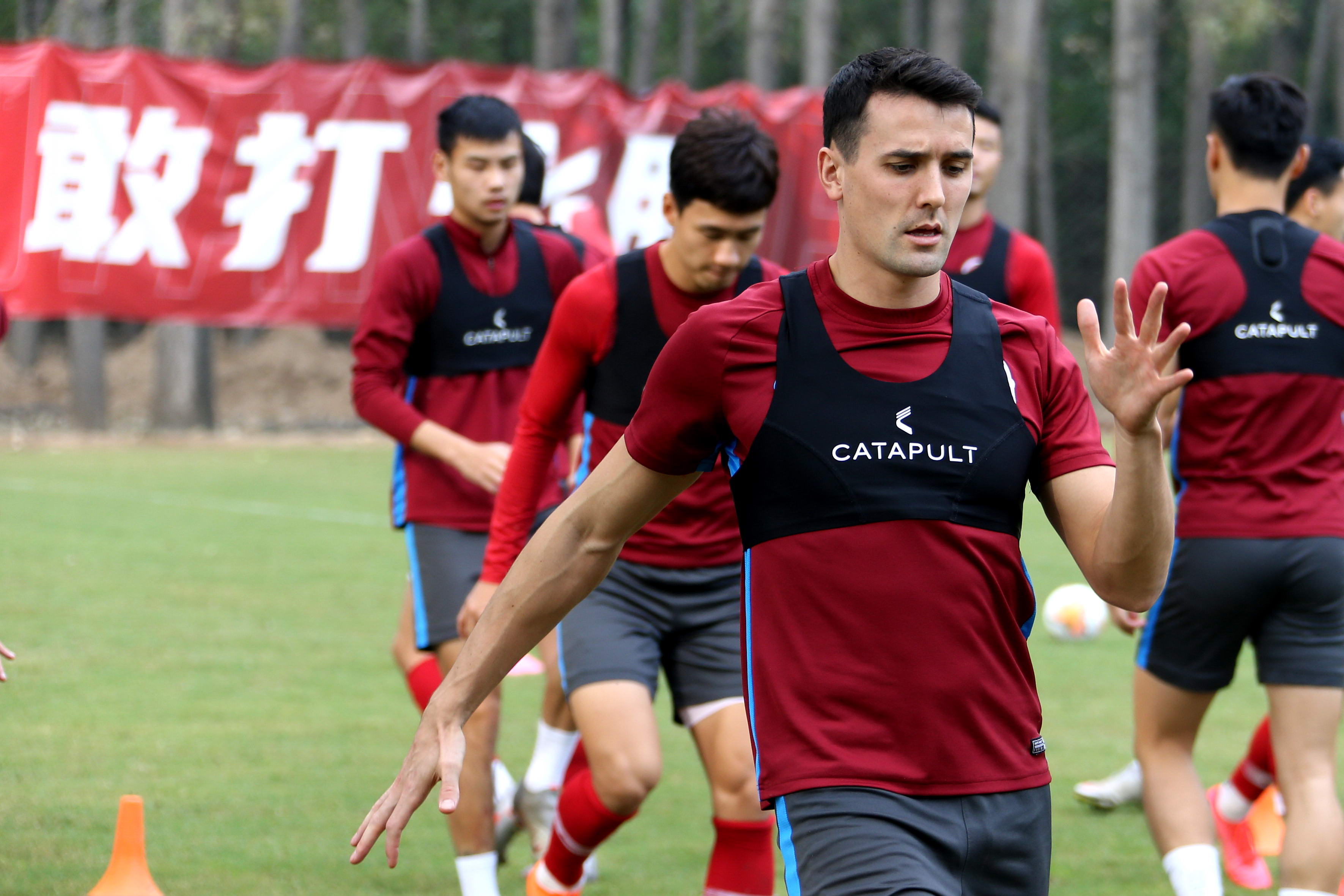 |专访｜建业新帅哈维尔首度公开亮相，带队保级信心几何？