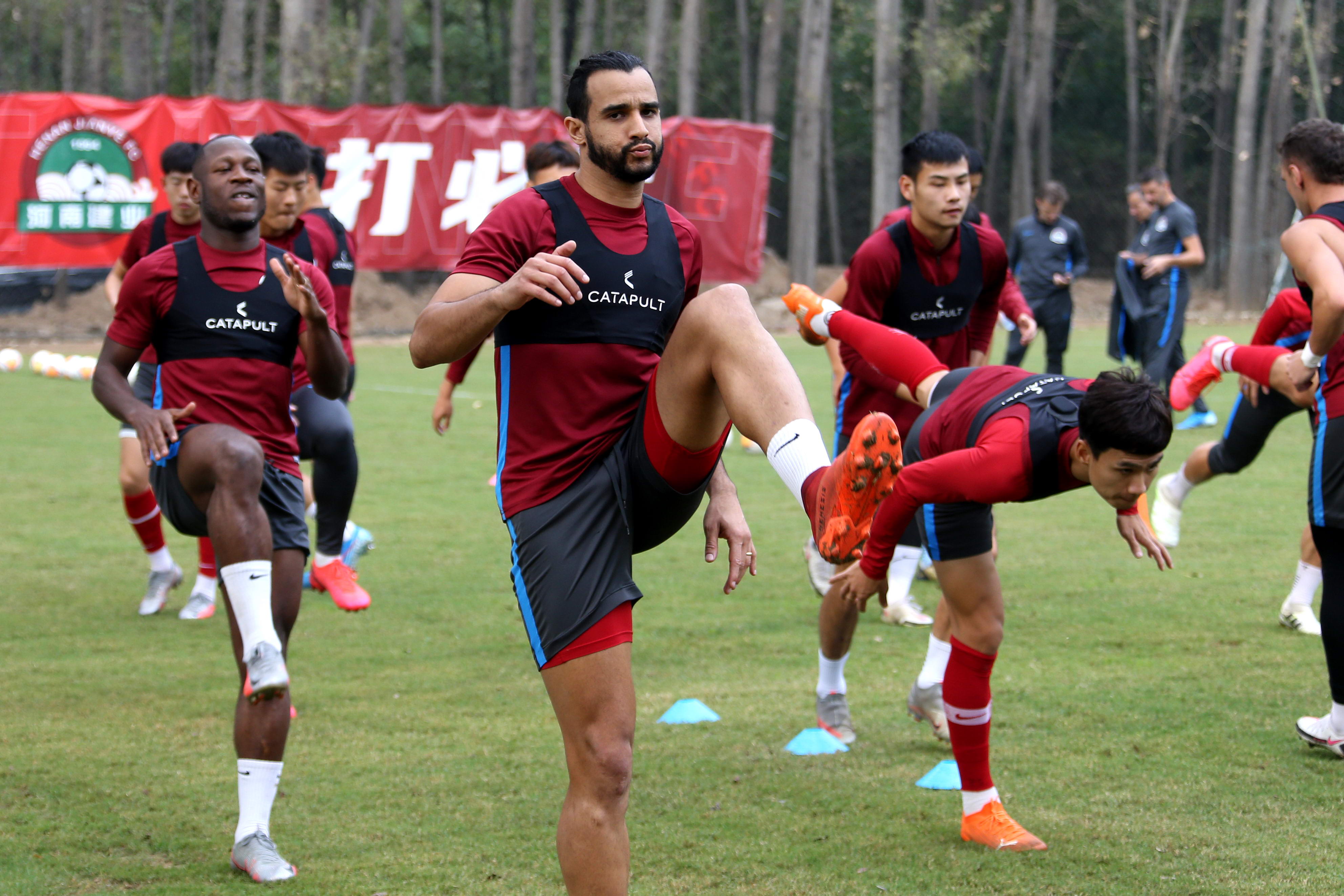 |专访｜建业新帅哈维尔首度公开亮相，带队保级信心几何？