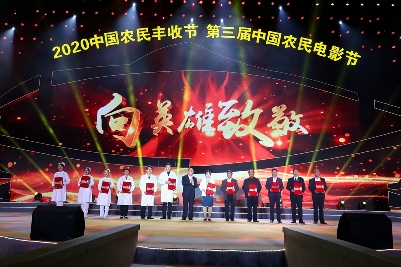 |与人民英雄张定宇握手后，汝南县医护人员这样反应