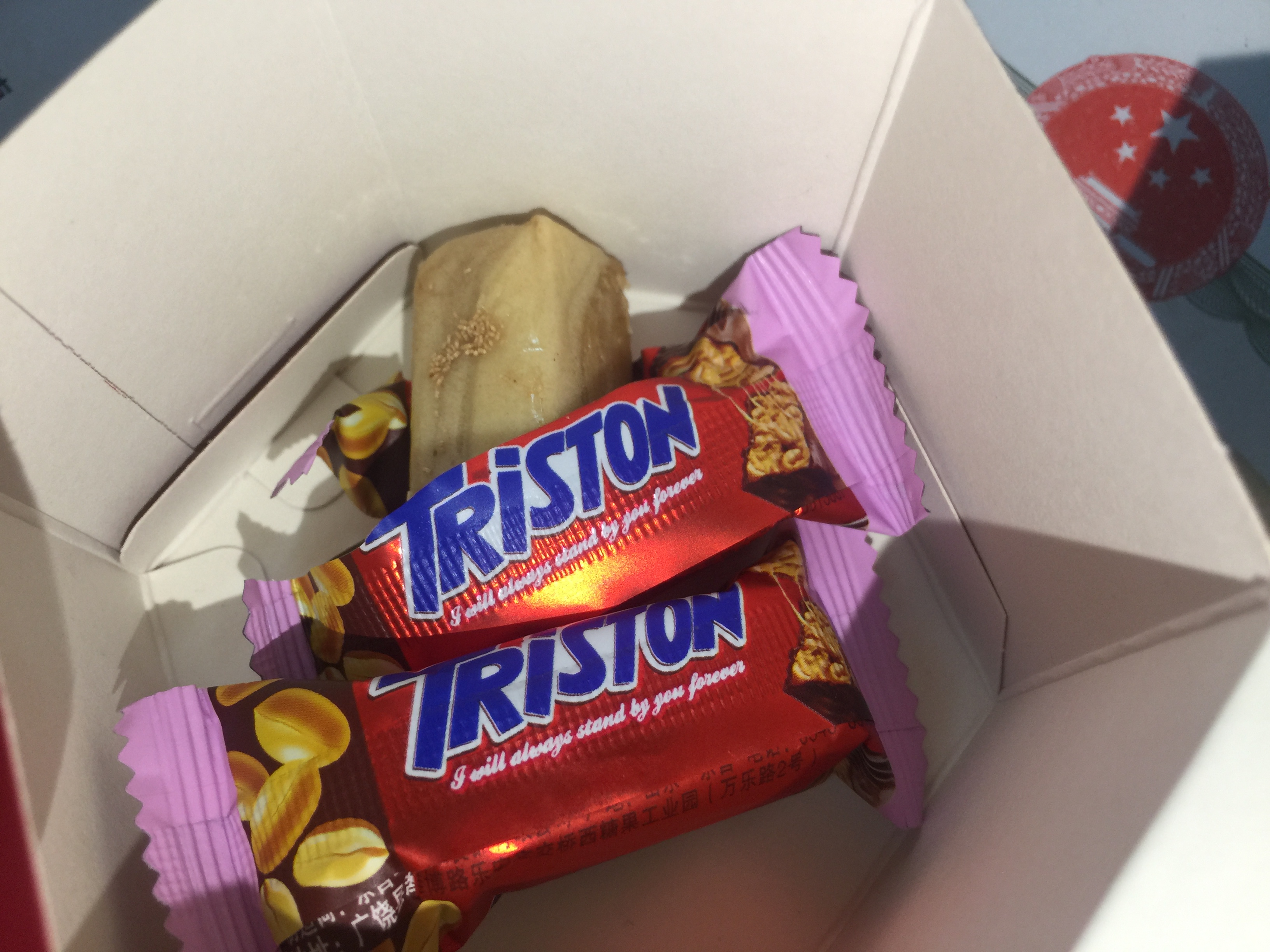 |郑州市民买结婚喜糖，打开一看却直反胃，为啥？