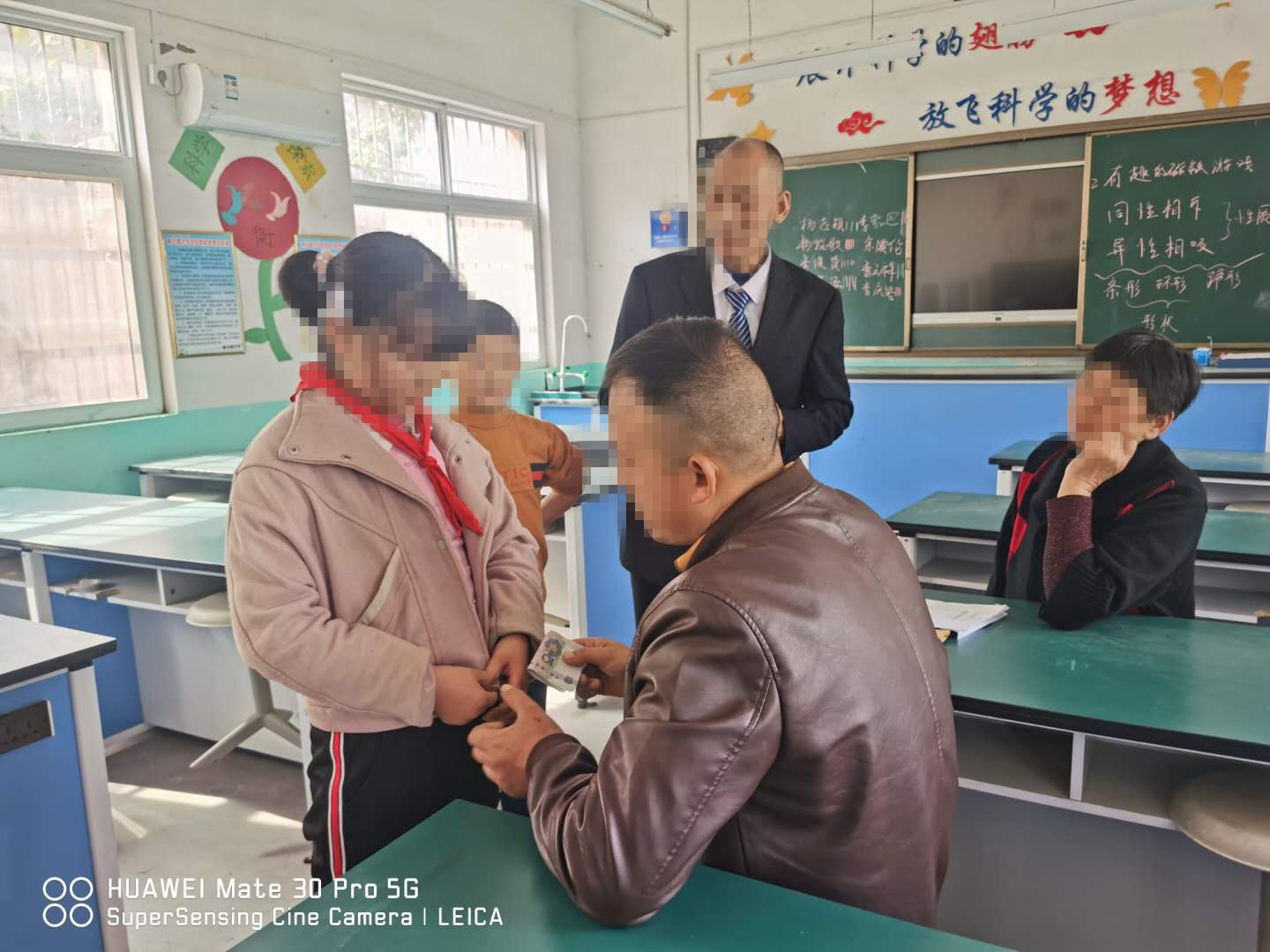 |探视权引纠纷 辉县法官柔性调解助父女相聚