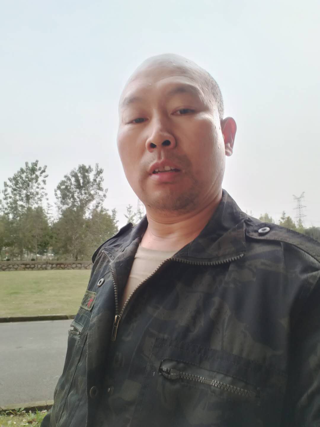 |南京两名幼童落水挣扎，济源男子毫不犹豫跳入冰冷河中施救