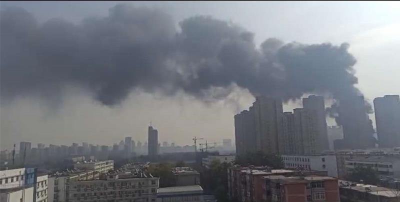 |突发！新乡市区一在建工地起火 疑为电焊引发保温材料