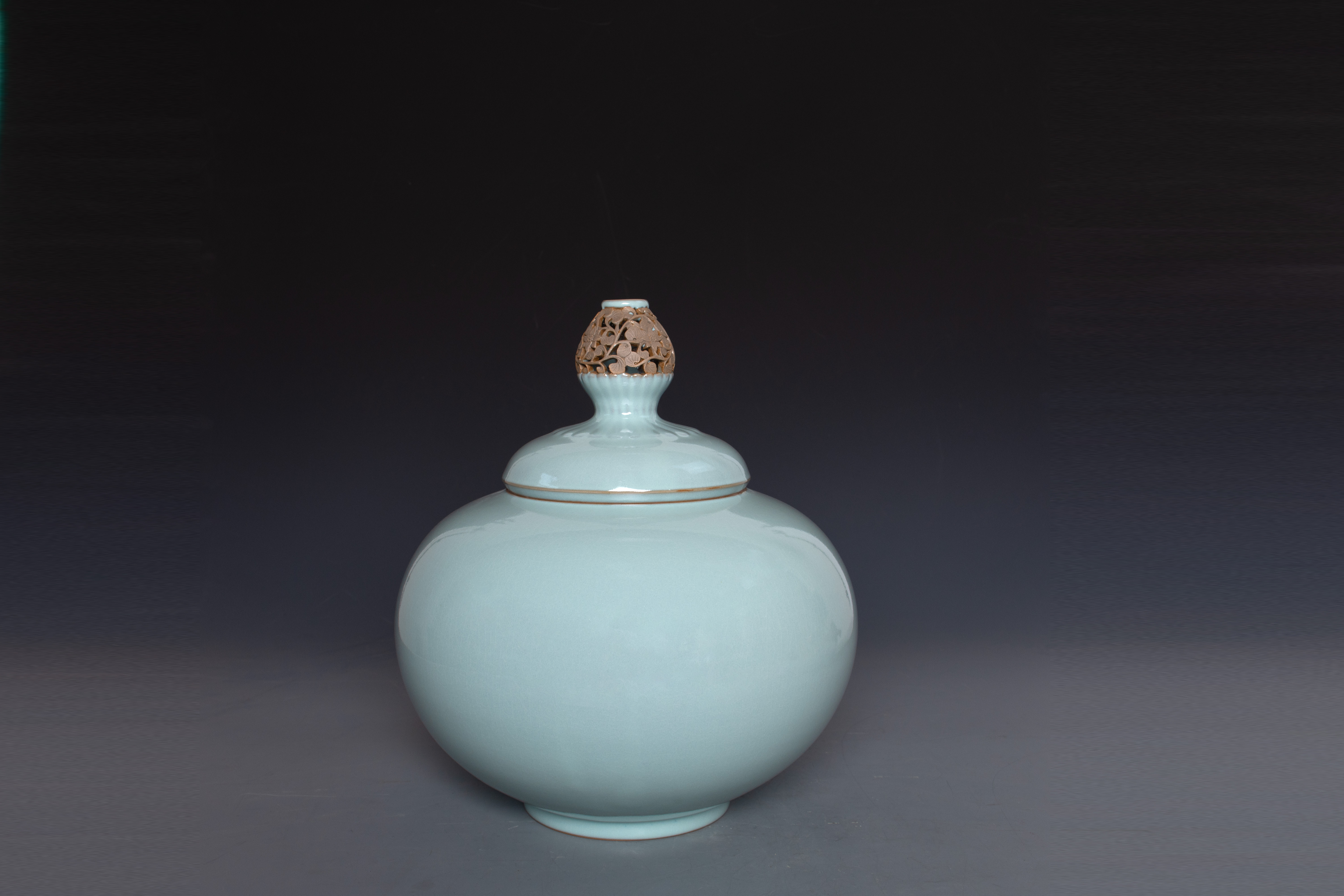 让今天我们的弘扬成为后人的传承 王振芳领衔弘宝汝瓷"出彩"进博会