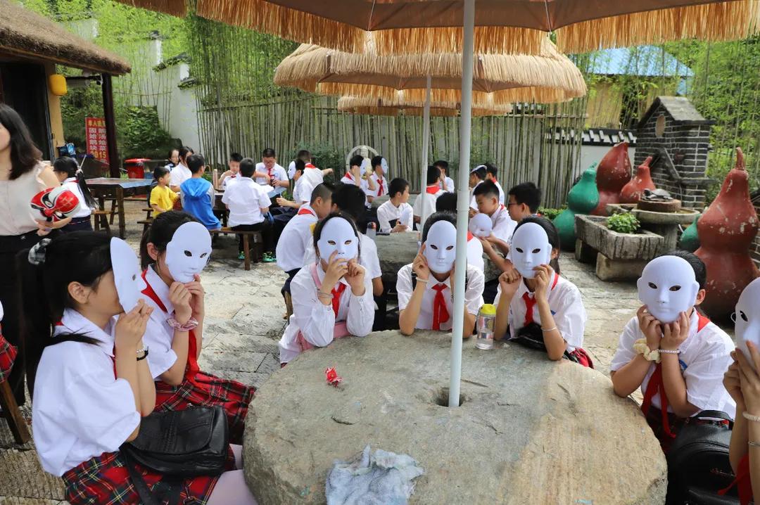 固始县第十三小学西九华山毕业之旅研学活动成功举办