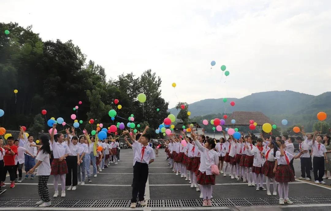 固始县第十三小学西九华山毕业之旅研学活动成功举办