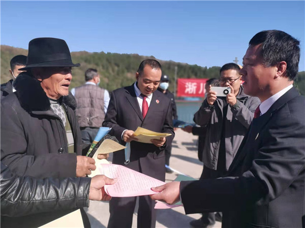 河南淅川：巡回開庭普法護(hù)生態(tài)