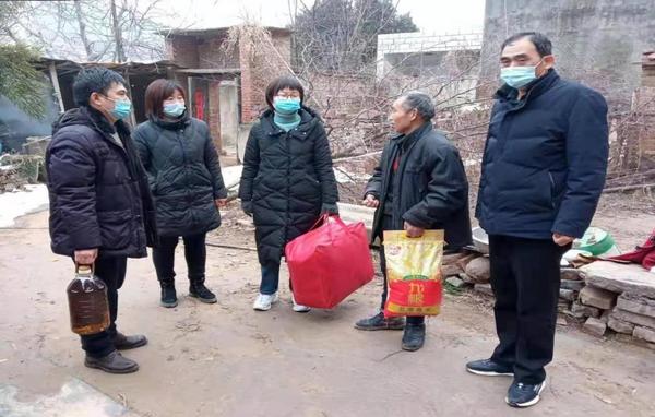 真情系群众，郑州卫健康驻杏花村工作队助力群众健康送温暖