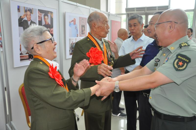 建军节|建军节也是结婚纪念日，漯河老兵伉俪携手66载，发挥余热奉献社会