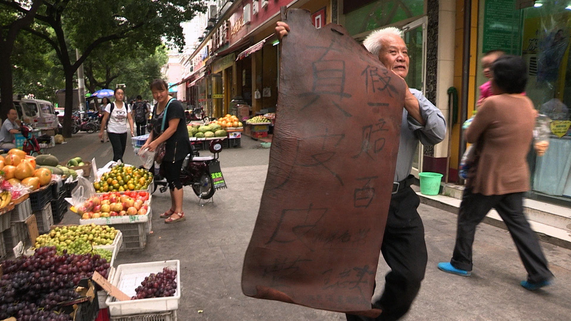 城管局|河南老人王天成与武汉城管14年的较量，《城市梦》将刷新你对纪录片的认知