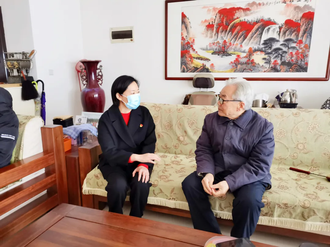 长葛市市长张晓丽走访慰问困难群众及职工,离退休老干部,老党员等