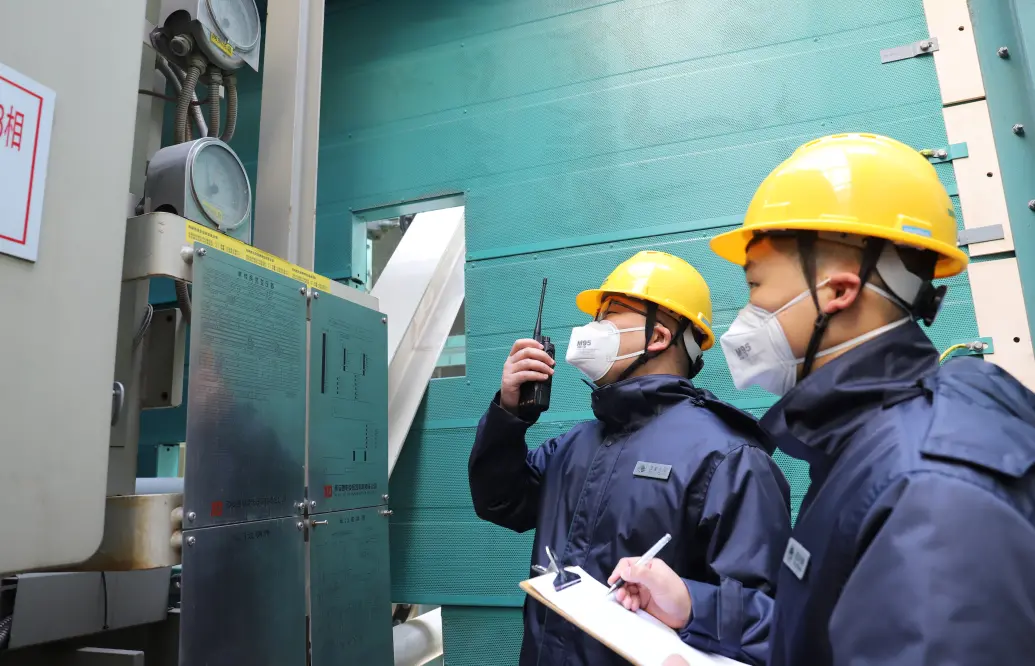 国网河南直流中心运维人员开展设备特巡工作（赵晋）