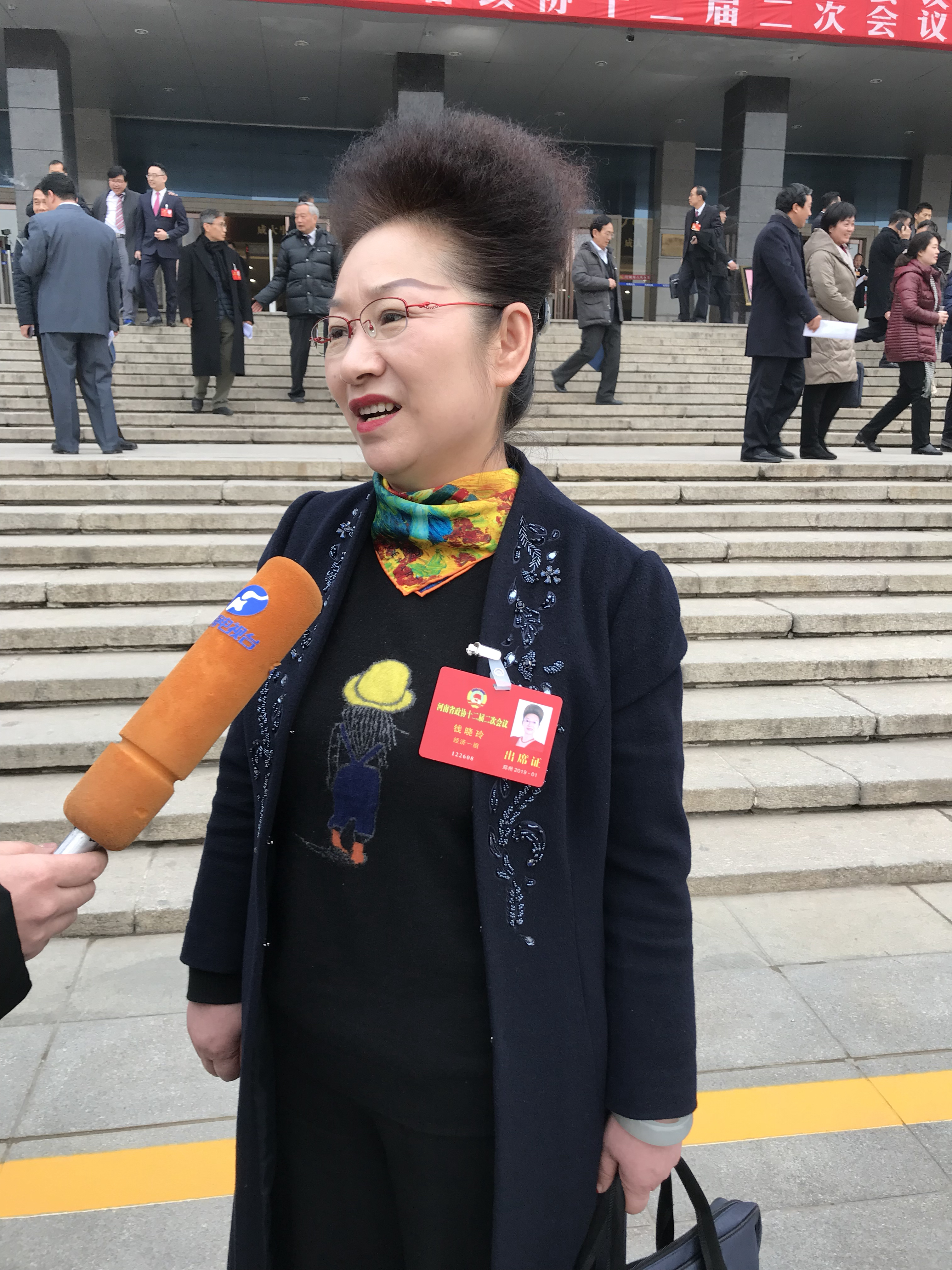 来自信阳罗山的政协委员钱晓玲听了报告后,激动得连连赞叹,感触很多.