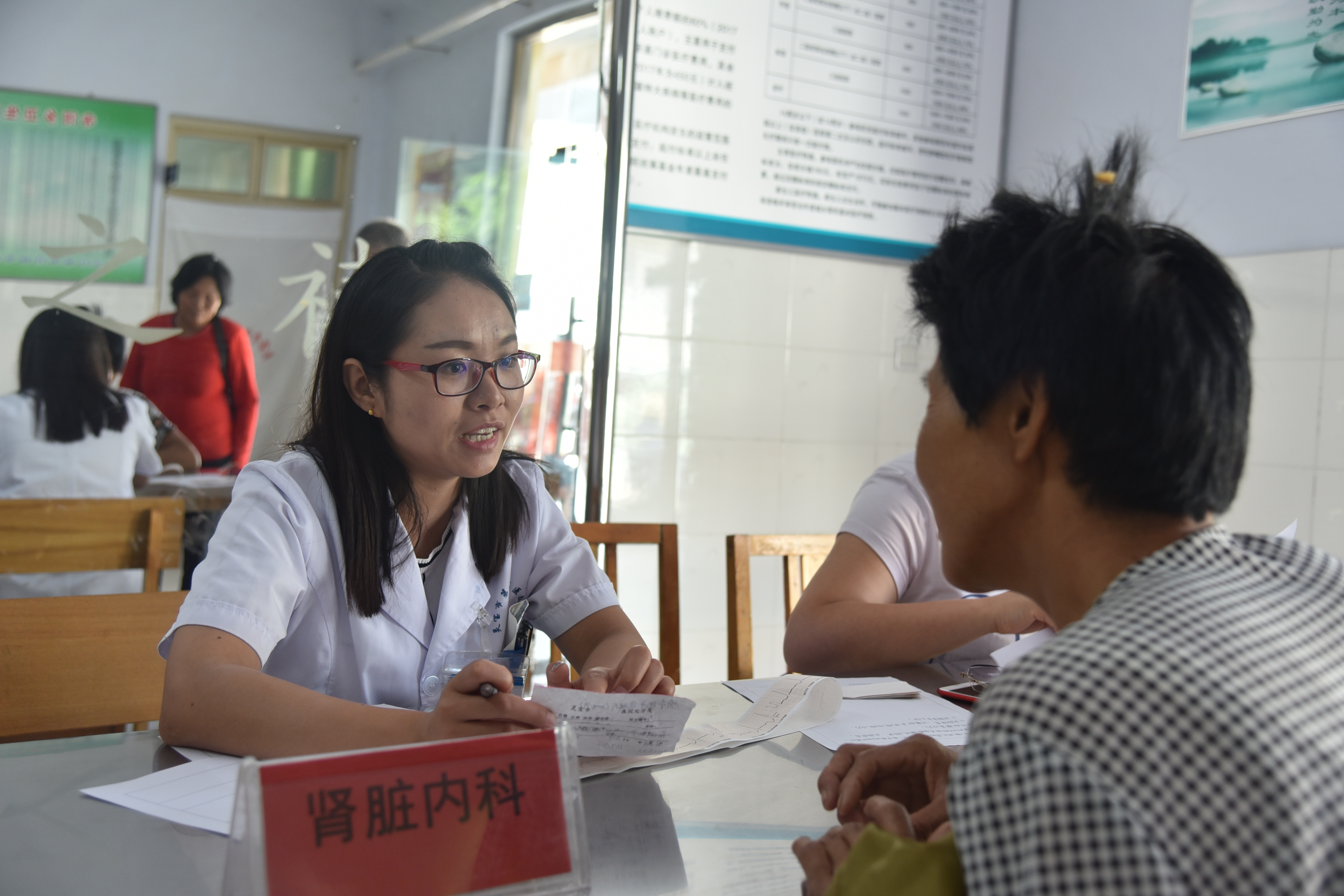 灵宝市第一人民医院赴乡村积极开展“农村贫困人口专项救治义诊服务”活动