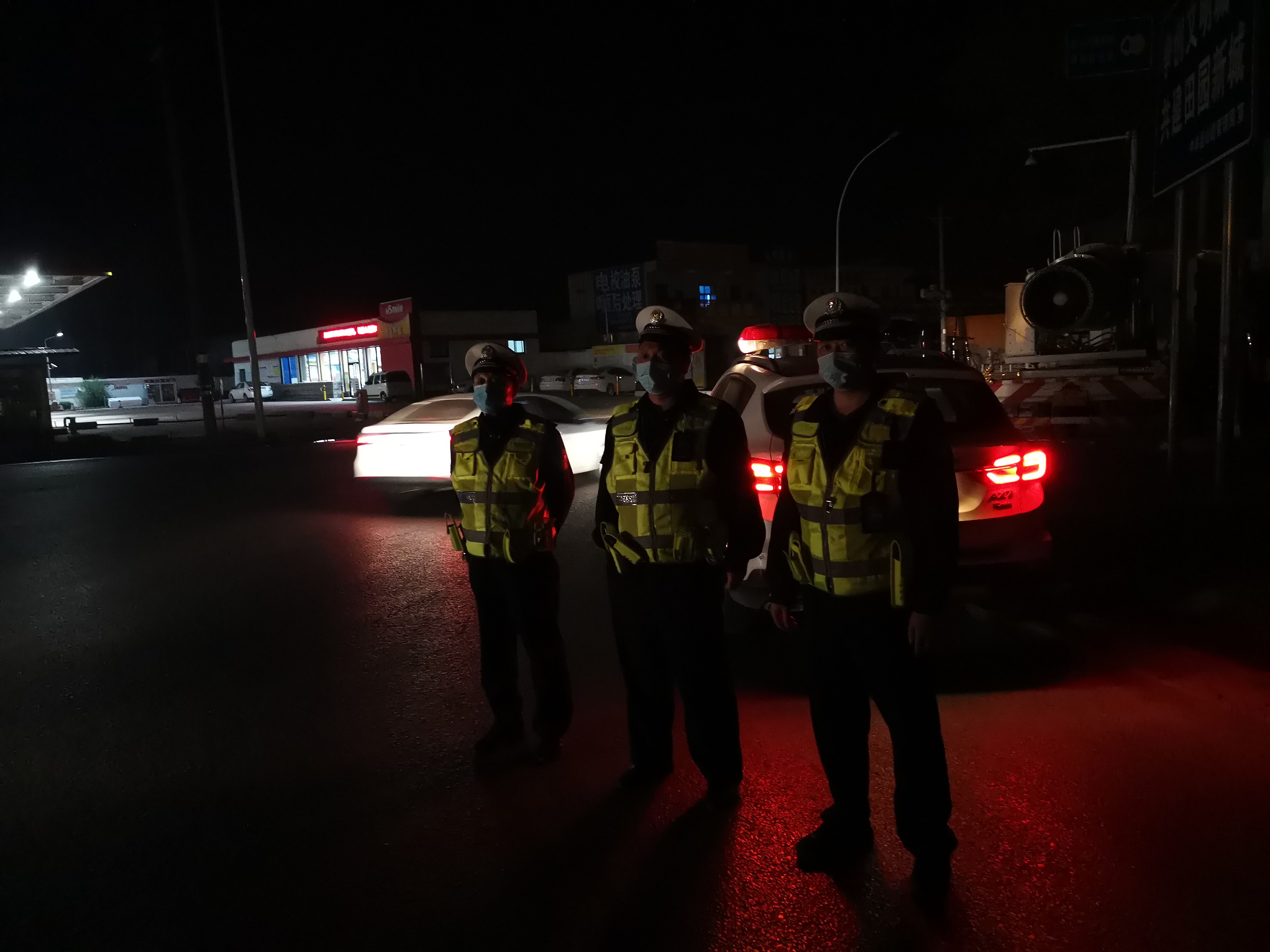 【交通】中牟交警周末夜查，23名“酒迷瞪”被查处