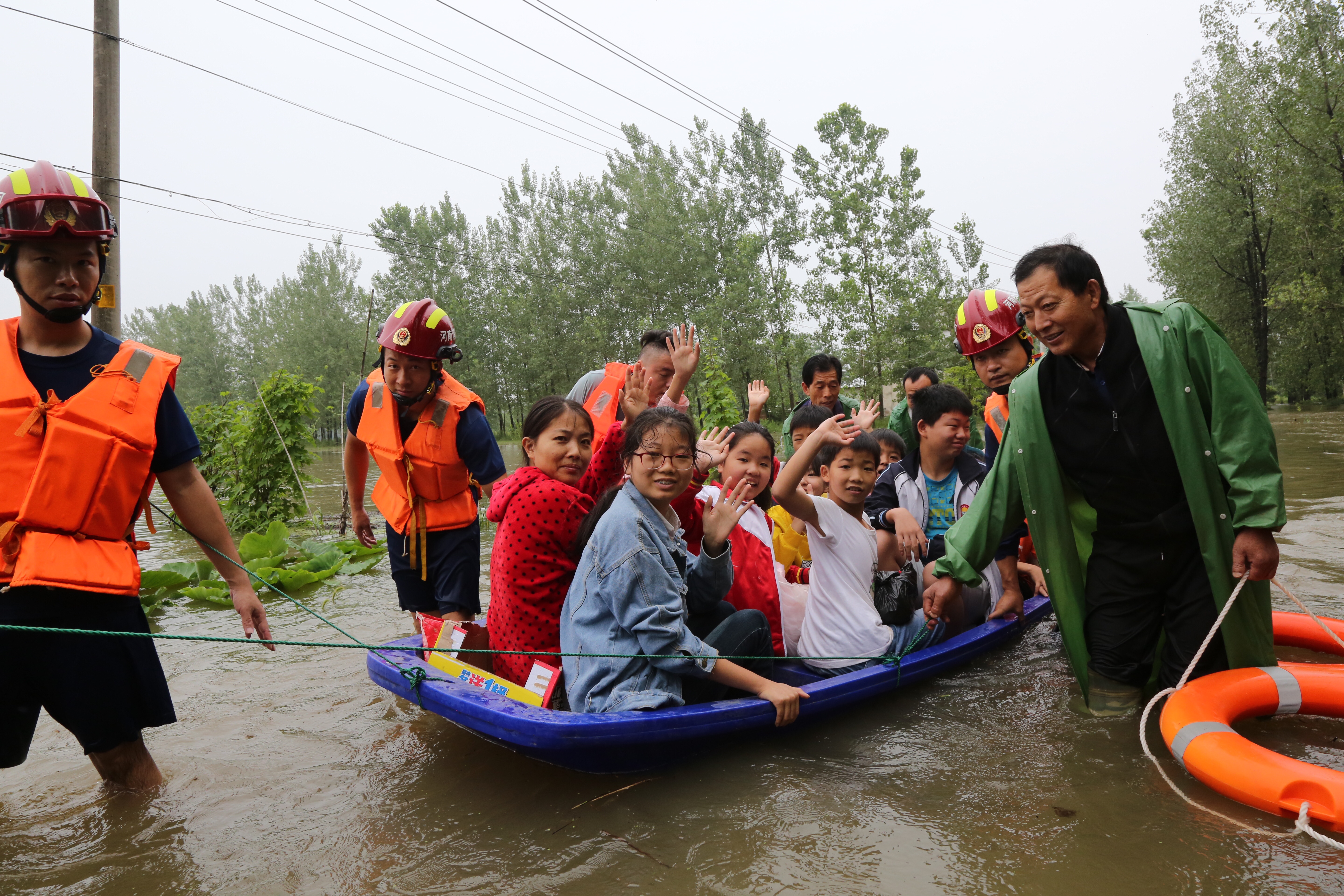 信阳|信阳再迎强降雨险情频发 记者直击抢险、救援一线