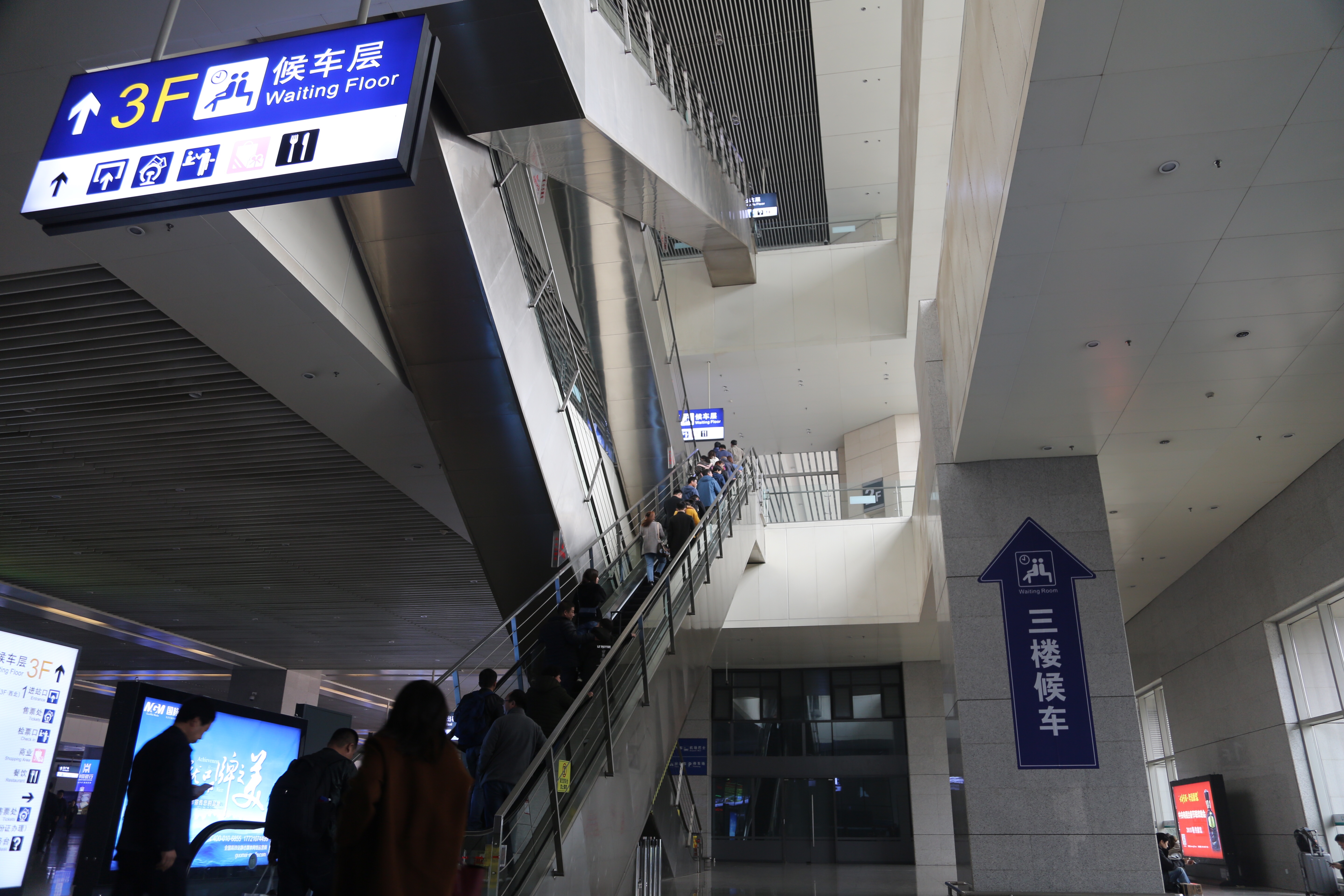 郑州东站在此也提醒广大旅客,一定要预留好充足的时间到站候车,建议从