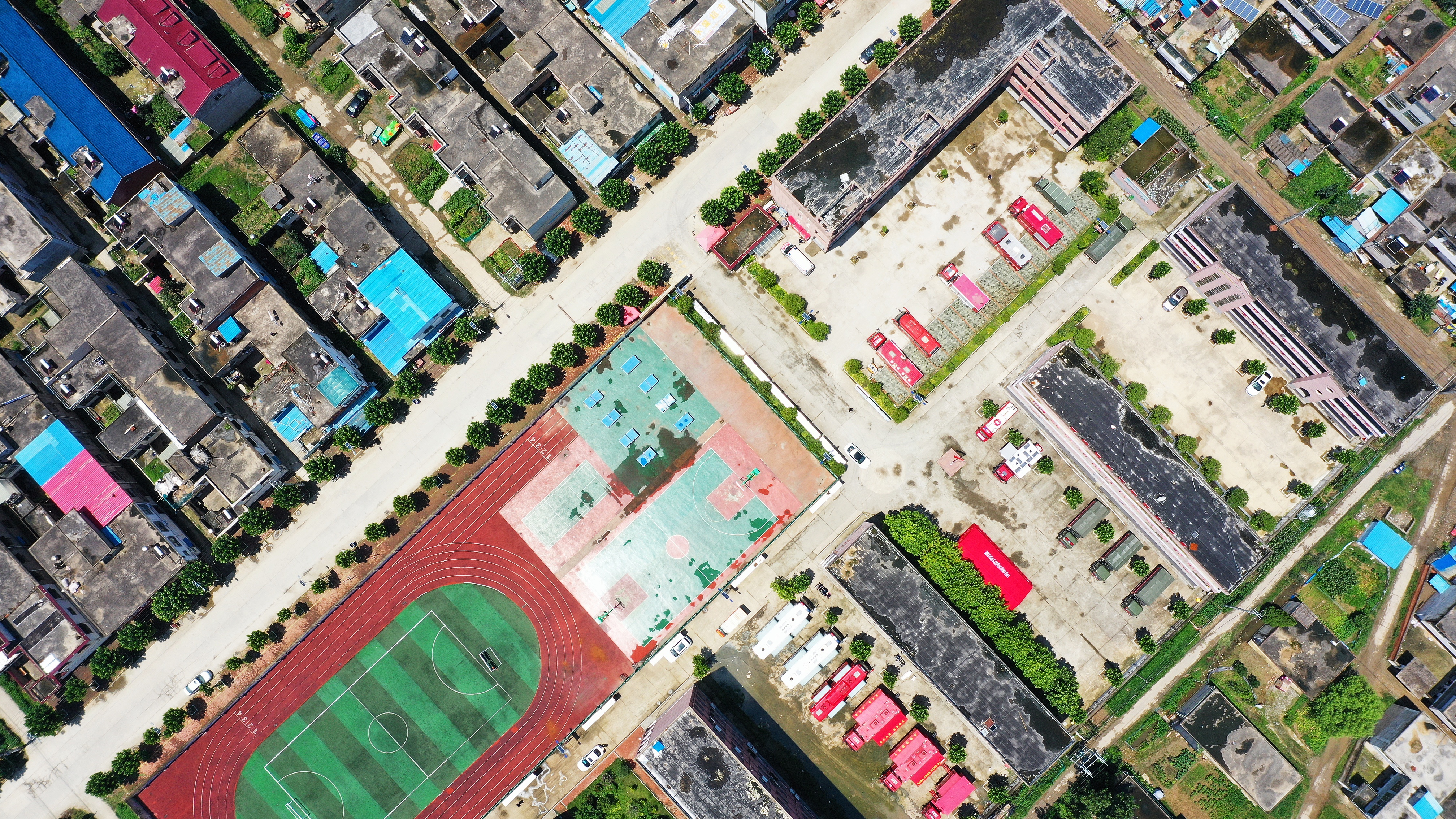 |航拍淮河蒙洼蓄洪区，晴空下的“心形”村镇