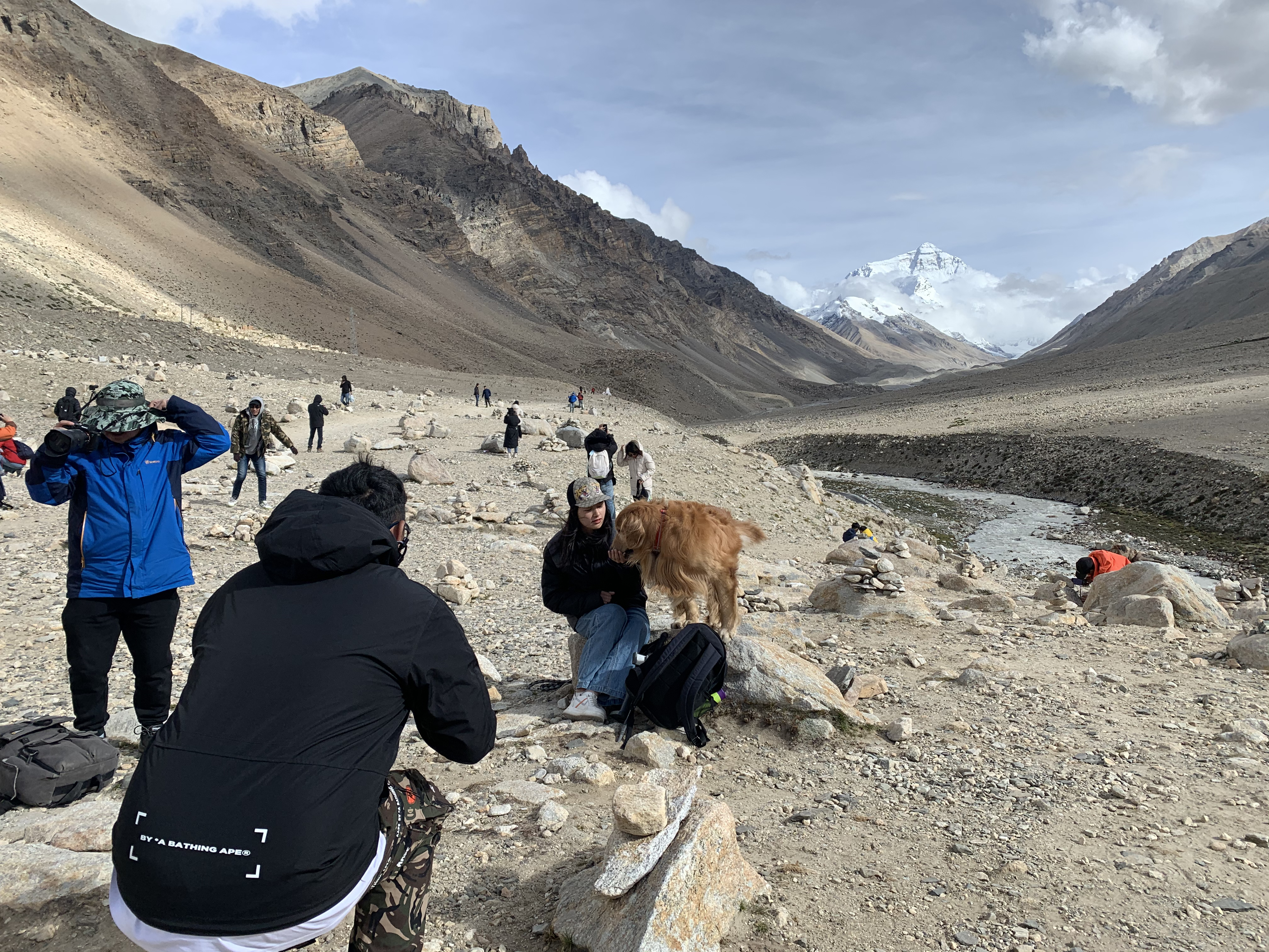 |视频｜“顶端新闻号”亮相珠峰大本营！记者节前夕，带你“揭秘”幕后故事