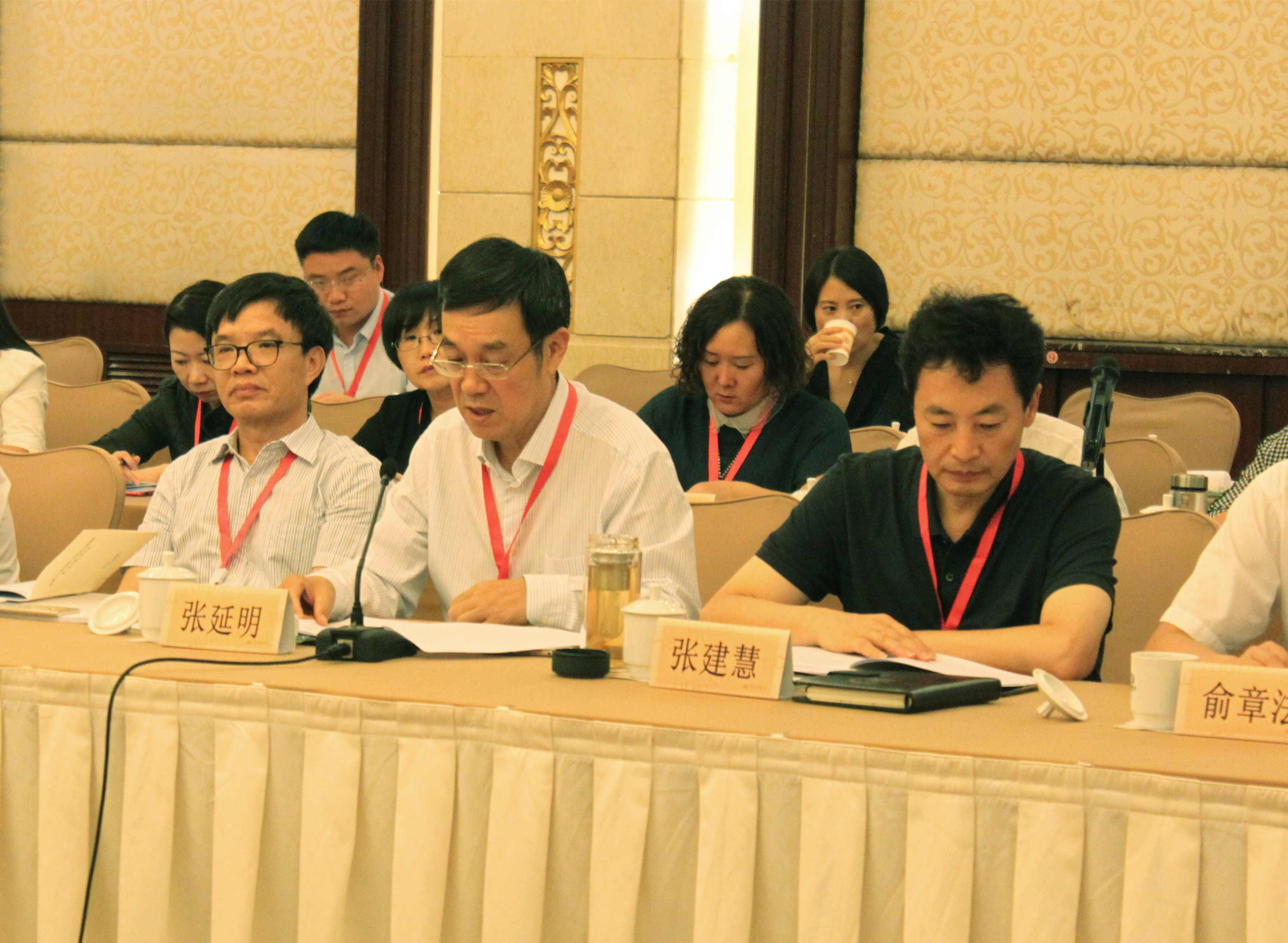 驻豫全国人大代表赴郑调研--打造河南本土阿里